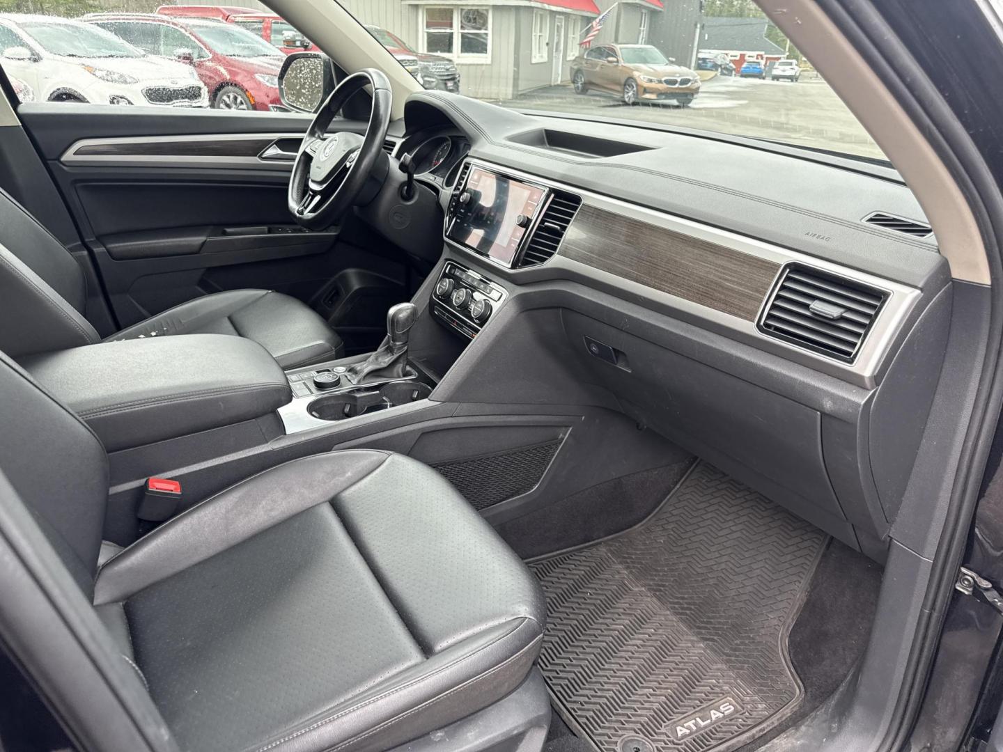 2018 Black /Black Volkswagen Atlas V6 SEL AWD (1V2MR2CA1JC) with an 3.6L V6 DOHC 24V engine, Automatic transmission, located at 11115 Chardon Rd. , Chardon, OH, 44024, (440) 214-9705, 41.580246, -81.241943 - 2018 Volkswagen Atlas SEL AWD – Spacious 3-Row Family SUV Loaded with Premium Features and All-Weather Confidence! This 2018 Volkswagen Atlas SEL AWD is the ultimate family adventure machine that combines massive space, upscale comfort, and smart tech! Powered by the smooth, powerful 3.6L VR6 eng - Photo#42