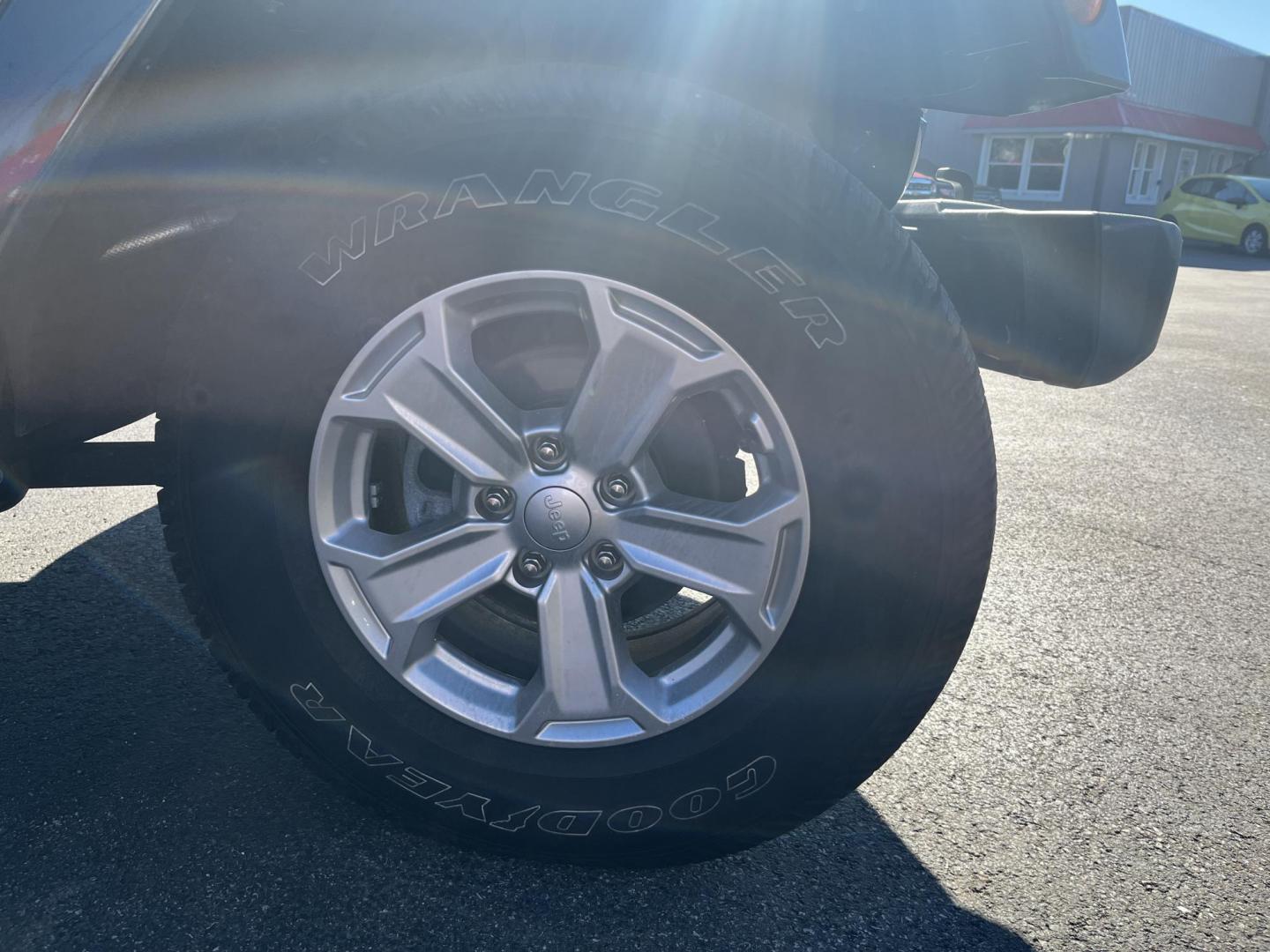 2017 Gray /Black Jeep Wrangler Unlimited Sahara 4WD (1C4BJWEG8HL) with an 3.6L V6 DOHC 24V engine, Automatic transmission, located at 11115 Chardon Rd. , Chardon, OH, 44024, (440) 214-9705, 41.580246, -81.241943 - 2017 Jeep Wrangler Unlimited Chief Edition 4WD – Special-Edition Icon with Premium Touches and True Off-Road DNA! This 2017 Jeep Wrangler Unlimited Chief Edition 4WD is a standout collector's gem that blends classic Jeep toughness with exclusive style upgrades! Powered by the reliable 3.6L Pentas - Photo#3