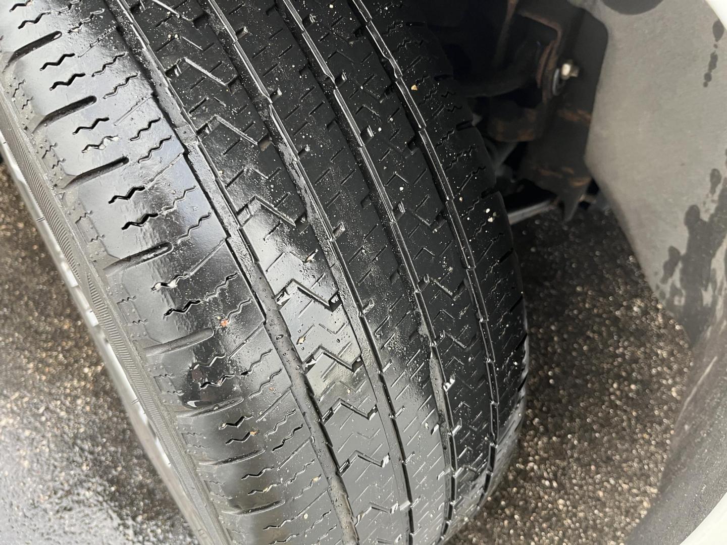 2019 White /Gray GMC Yukon XL Denali 4WD (1GKS2HKJ6KR) with an 6.2L V8 OHV 16V engine, Automatic transmission, located at 11115 Chardon Rd. , Chardon, OH, 44024, (440) 214-9705, 41.580246, -81.241943 - 2019 GMC Yukon XL Denali 4WD – Ultimate Full-Size Luxury Beast with Massive Power and Every Premium Feature Loaded! This 2019 GMC Yukon XL Denali 4WD is the king of family haulers and towing machines – massive space, insane capability, and top-shelf luxury from front to back! Under the hood roa - Photo#3