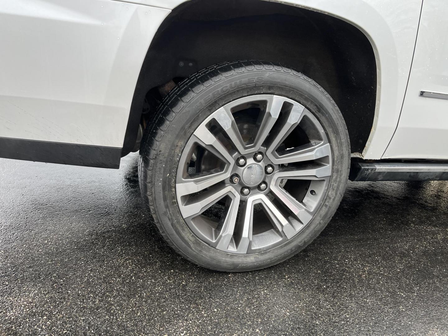 2019 White /Gray GMC Yukon XL Denali 4WD (1GKS2HKJ6KR) with an 6.2L V8 OHV 16V engine, Automatic transmission, located at 11115 Chardon Rd. , Chardon, OH, 44024, (440) 214-9705, 41.580246, -81.241943 - 2019 GMC Yukon XL Denali 4WD – Ultimate Full-Size Luxury Beast with Massive Power and Every Premium Feature Loaded! This 2019 GMC Yukon XL Denali 4WD is the king of family haulers and towing machines – massive space, insane capability, and top-shelf luxury from front to back! Under the hood roa - Photo#7