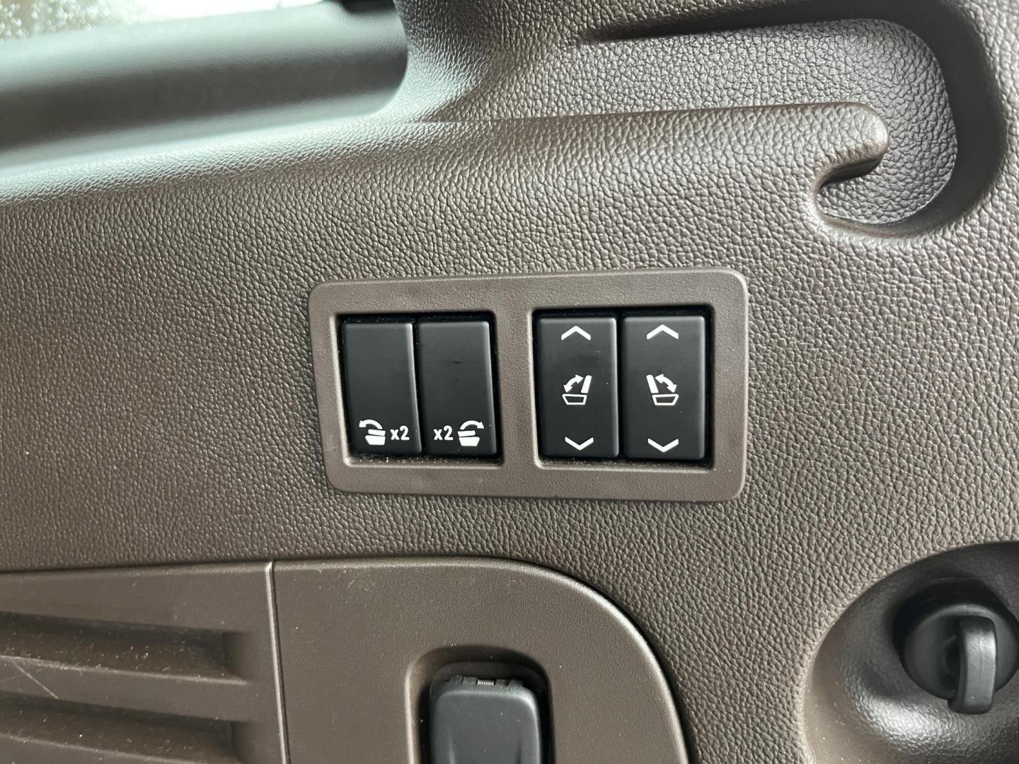 2019 White /Gray GMC Yukon XL Denali 4WD (1GKS2HKJ6KR) with an 6.2L V8 OHV 16V engine, Automatic transmission, located at 11115 Chardon Rd. , Chardon, OH, 44024, (440) 214-9705, 41.580246, -81.241943 - 2019 GMC Yukon XL Denali 4WD – Ultimate Full-Size Luxury Beast with Massive Power and Every Premium Feature Loaded! This 2019 GMC Yukon XL Denali 4WD is the king of family haulers and towing machines – massive space, insane capability, and top-shelf luxury from front to back! Under the hood roa - Photo#18