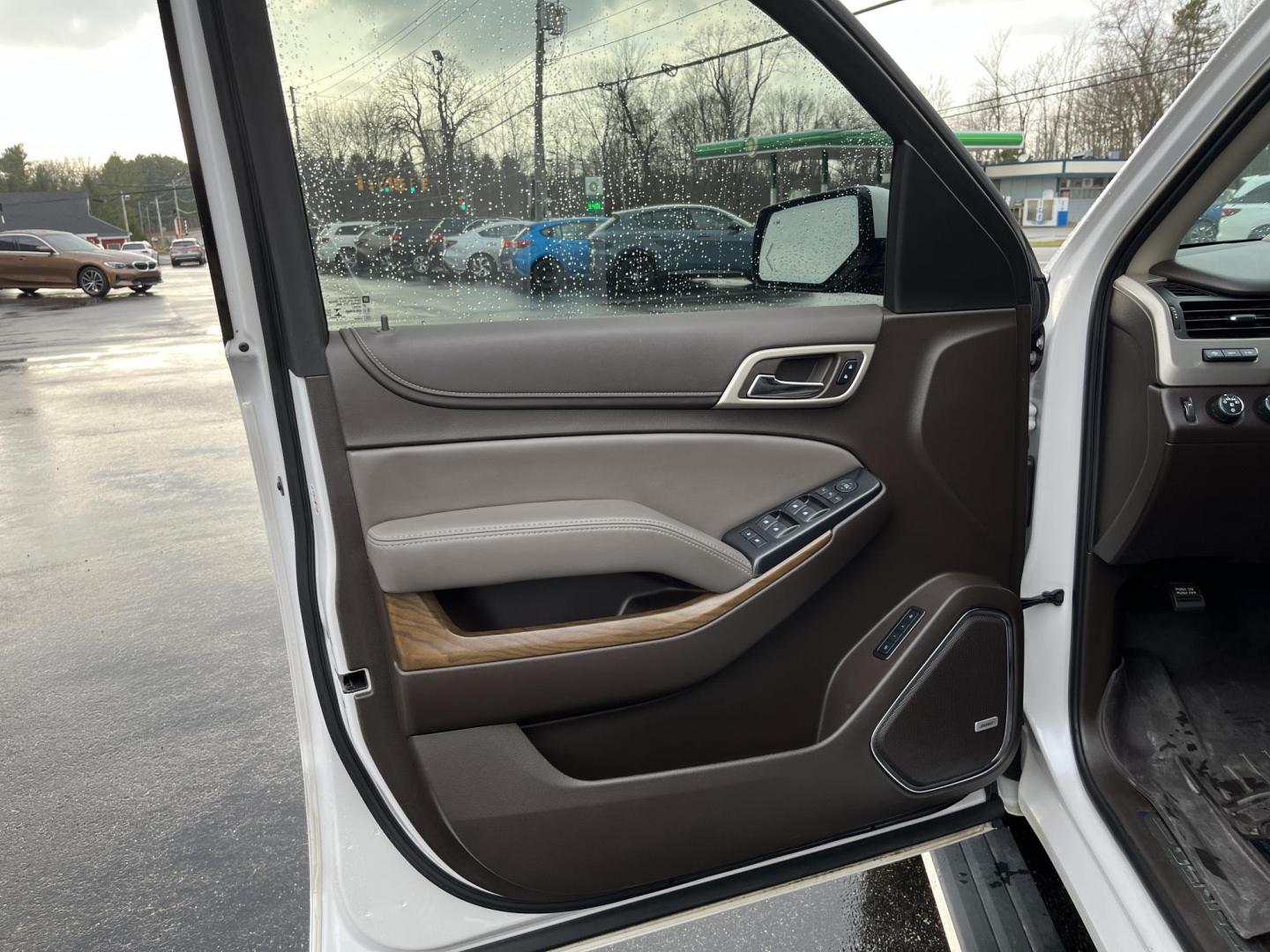 2019 White /Gray GMC Yukon XL Denali 4WD (1GKS2HKJ6KR) with an 6.2L V8 OHV 16V engine, Automatic transmission, located at 11115 Chardon Rd. , Chardon, OH, 44024, (440) 214-9705, 41.580246, -81.241943 - 2019 GMC Yukon XL Denali 4WD – Ultimate Full-Size Luxury Beast with Massive Power and Every Premium Feature Loaded! This 2019 GMC Yukon XL Denali 4WD is the king of family haulers and towing machines – massive space, insane capability, and top-shelf luxury from front to back! Under the hood roa - Photo#20