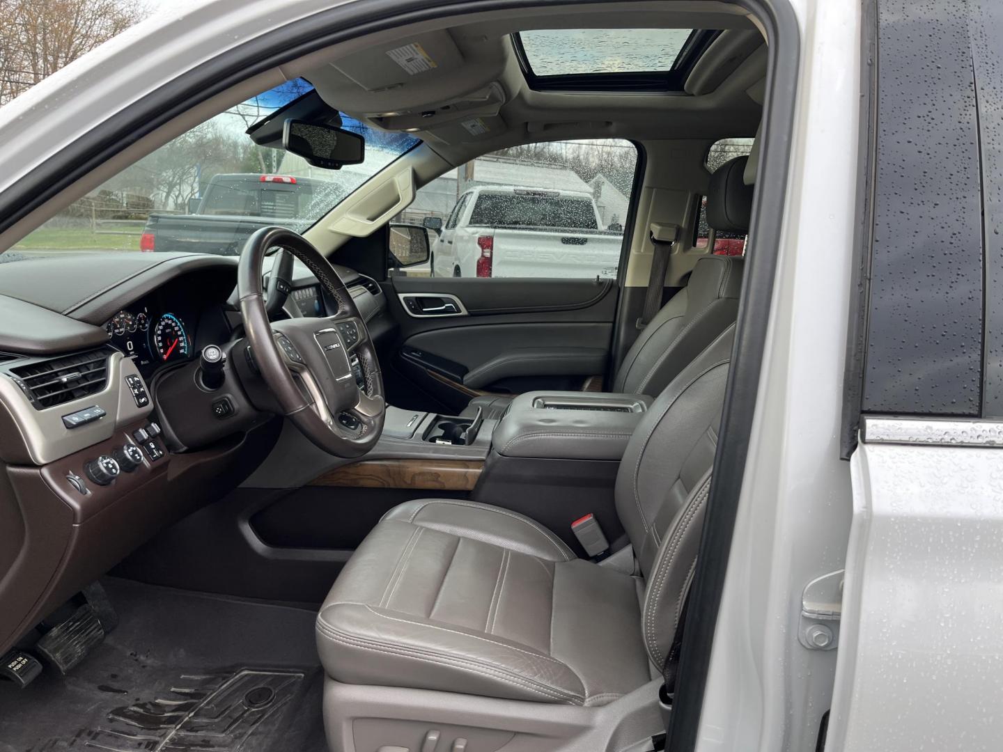2019 White /Gray GMC Yukon XL Denali 4WD (1GKS2HKJ6KR) with an 6.2L V8 OHV 16V engine, Automatic transmission, located at 11115 Chardon Rd. , Chardon, OH, 44024, (440) 214-9705, 41.580246, -81.241943 - 2019 GMC Yukon XL Denali 4WD – Ultimate Full-Size Luxury Beast with Massive Power and Every Premium Feature Loaded! This 2019 GMC Yukon XL Denali 4WD is the king of family haulers and towing machines – massive space, insane capability, and top-shelf luxury from front to back! Under the hood roa - Photo#24