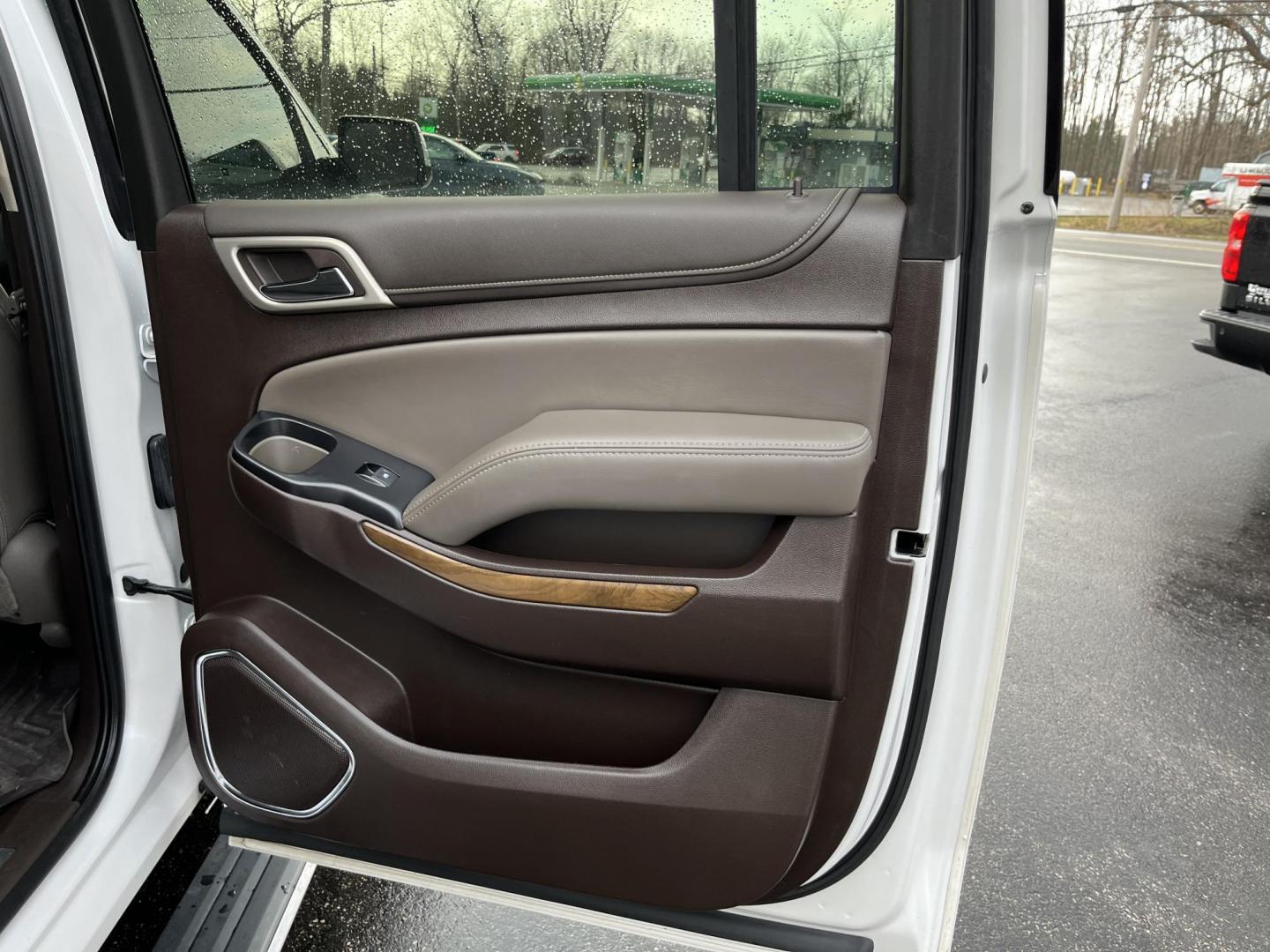 2019 White /Gray GMC Yukon XL Denali 4WD (1GKS2HKJ6KR) with an 6.2L V8 OHV 16V engine, Automatic transmission, located at 11115 Chardon Rd. , Chardon, OH, 44024, (440) 214-9705, 41.580246, -81.241943 - 2019 GMC Yukon XL Denali 4WD – Ultimate Full-Size Luxury Beast with Massive Power and Every Premium Feature Loaded! This 2019 GMC Yukon XL Denali 4WD is the king of family haulers and towing machines – massive space, insane capability, and top-shelf luxury from front to back! Under the hood roa - Photo#50