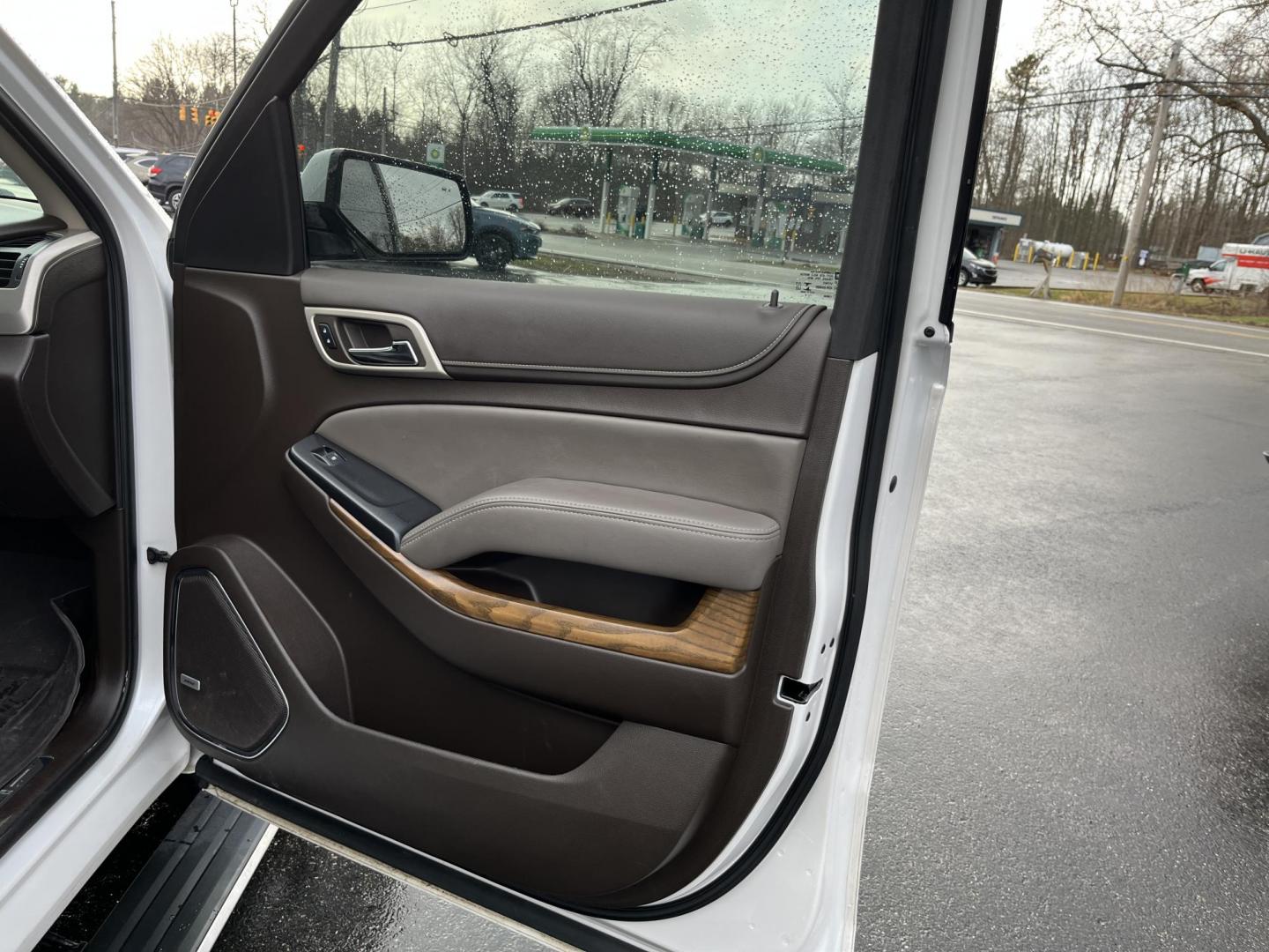 2019 White /Gray GMC Yukon XL Denali 4WD (1GKS2HKJ6KR) with an 6.2L V8 OHV 16V engine, Automatic transmission, located at 11115 Chardon Rd. , Chardon, OH, 44024, (440) 214-9705, 41.580246, -81.241943 - 2019 GMC Yukon XL Denali 4WD – Ultimate Full-Size Luxury Beast with Massive Power and Every Premium Feature Loaded! This 2019 GMC Yukon XL Denali 4WD is the king of family haulers and towing machines – massive space, insane capability, and top-shelf luxury from front to back! Under the hood roa - Photo#52