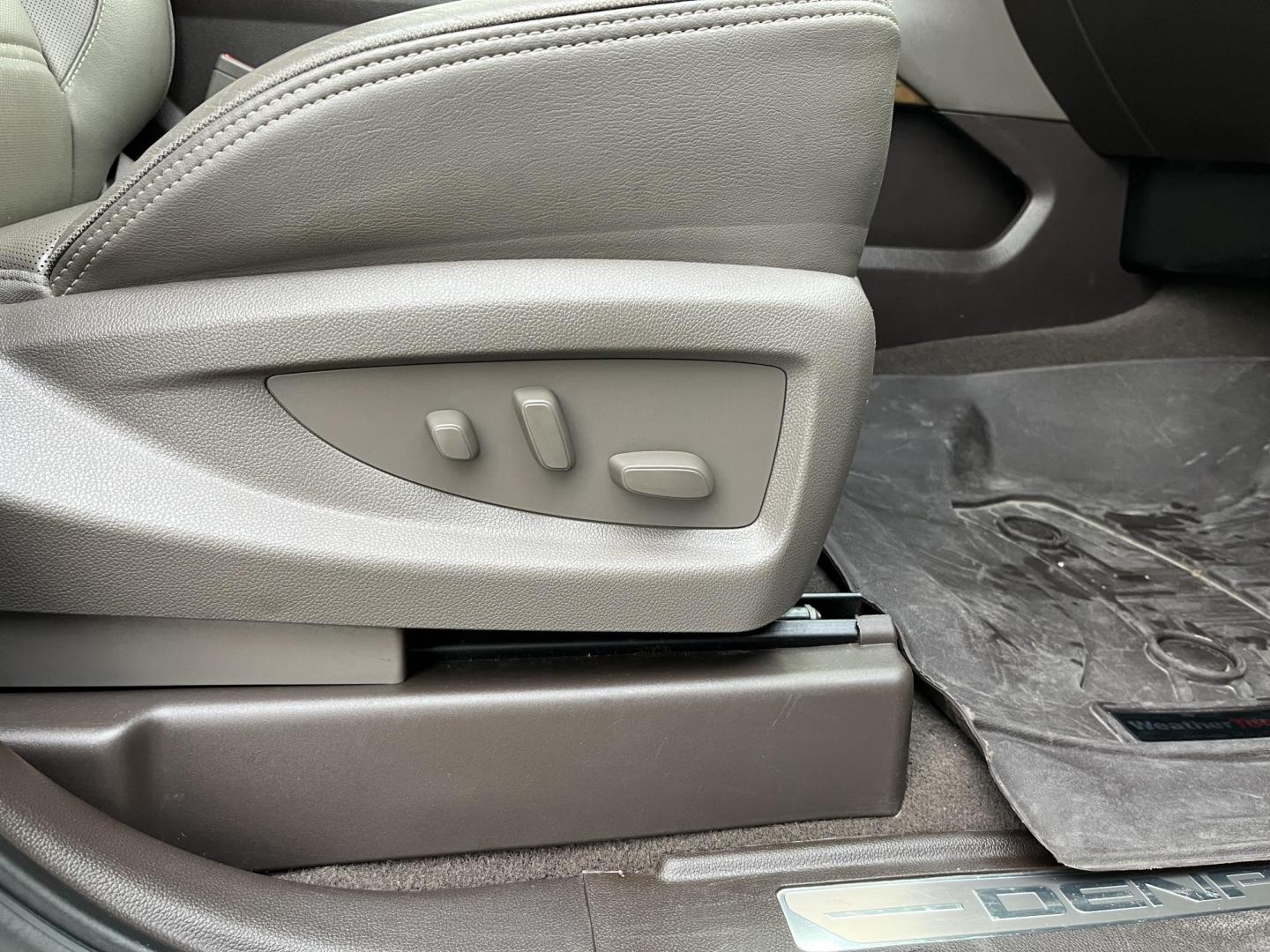 2019 White /Gray GMC Yukon XL Denali 4WD (1GKS2HKJ6KR) with an 6.2L V8 OHV 16V engine, Automatic transmission, located at 11115 Chardon Rd. , Chardon, OH, 44024, (440) 214-9705, 41.580246, -81.241943 - 2019 GMC Yukon XL Denali 4WD – Ultimate Full-Size Luxury Beast with Massive Power and Every Premium Feature Loaded! This 2019 GMC Yukon XL Denali 4WD is the king of family haulers and towing machines – massive space, insane capability, and top-shelf luxury from front to back! Under the hood roa - Photo#54