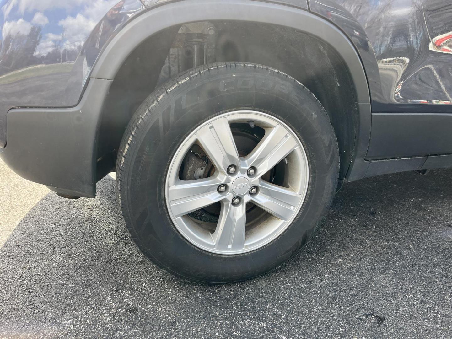 2018 Blue /Black Chevrolet Trax LT AWD (3GNCJPSB3JL) with an 1.4L I4 DOHC 16V TURBO engine, Automatic transmission, located at 547 E. Main St., Orwell, OH, 44076, (440) 437-5893, 41.535435, -80.847855 - 2018 Chevrolet Trax LT AWD – Compact Turbo Crossover with All-Weather Grip, Smart Features, and Great Efficiency! This sharp 2018 Chevrolet Trax LT AWD is the perfect everyday SUV that’s easy to park, fun to drive, and ready for Ohio’s changing weather! Powered by a peppy 1.4L I4 EcoTec turbo - Photo#7