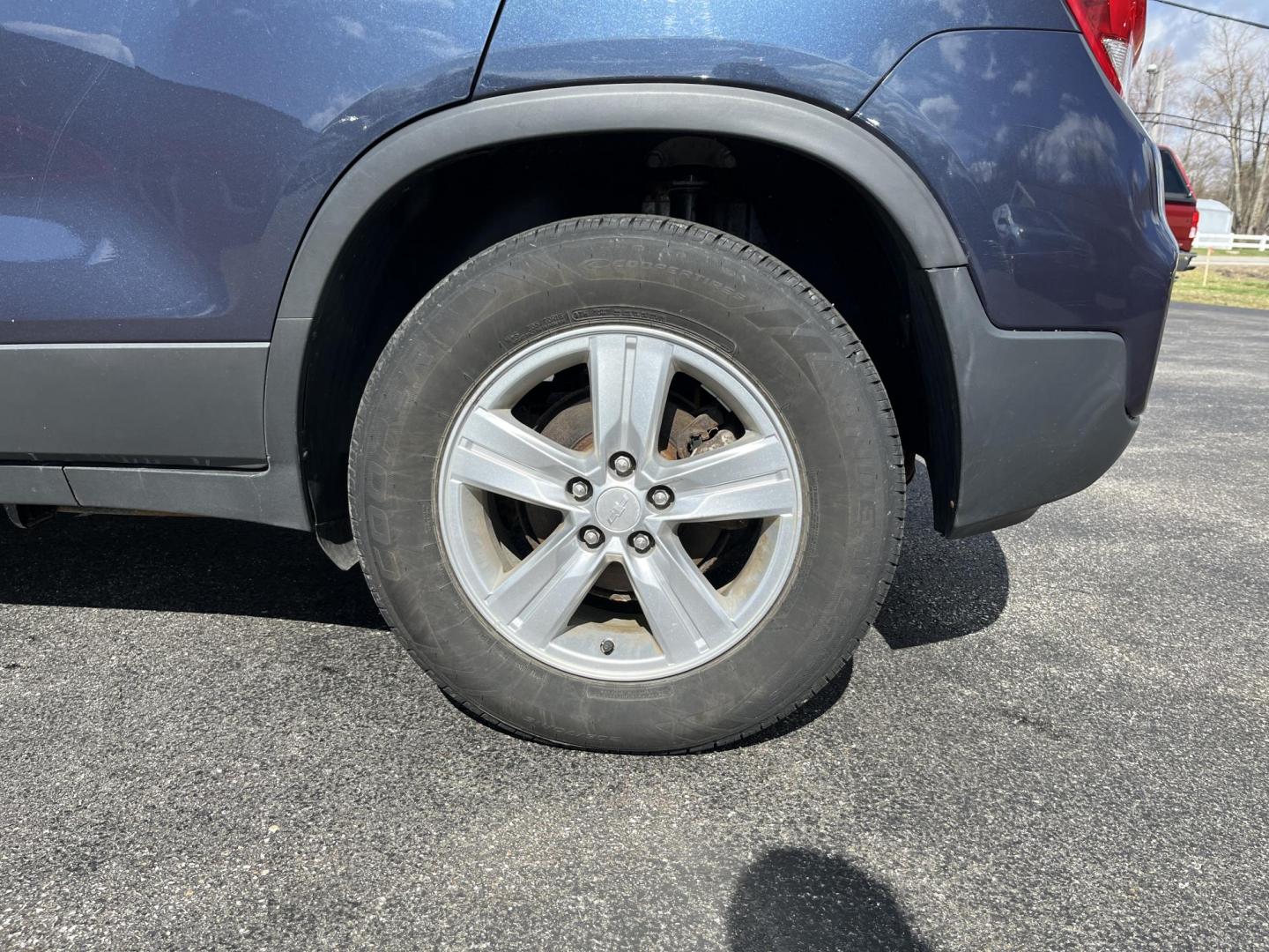 2018 Blue /Black Chevrolet Trax LT AWD (3GNCJPSB3JL) with an 1.4L I4 DOHC 16V TURBO engine, Automatic transmission, located at 547 E. Main St., Orwell, OH, 44076, (440) 437-5893, 41.535435, -80.847855 - 2018 Chevrolet Trax LT AWD – Compact Turbo Crossover with All-Weather Grip, Smart Features, and Great Efficiency! This sharp 2018 Chevrolet Trax LT AWD is the perfect everyday SUV that’s easy to park, fun to drive, and ready for Ohio’s changing weather! Powered by a peppy 1.4L I4 EcoTec turbo - Photo#10