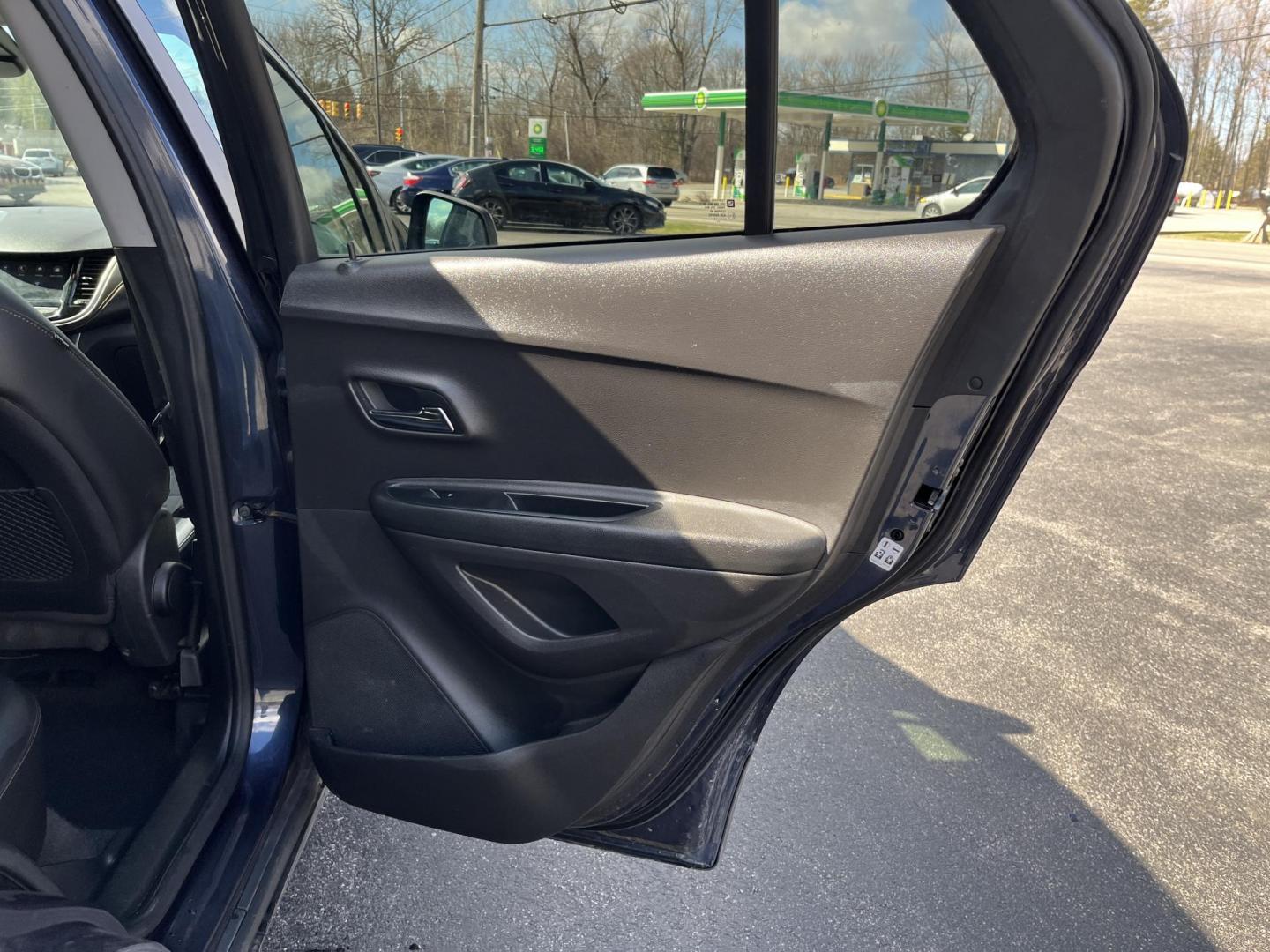 2018 Blue /Black Chevrolet Trax LT AWD (3GNCJPSB3JL) with an 1.4L I4 DOHC 16V TURBO engine, Automatic transmission, located at 547 E. Main St., Orwell, OH, 44076, (440) 437-5893, 41.535435, -80.847855 - 2018 Chevrolet Trax LT AWD – Compact Turbo Crossover with All-Weather Grip, Smart Features, and Great Efficiency! This sharp 2018 Chevrolet Trax LT AWD is the perfect everyday SUV that’s easy to park, fun to drive, and ready for Ohio’s changing weather! Powered by a peppy 1.4L I4 EcoTec turbo - Photo#28