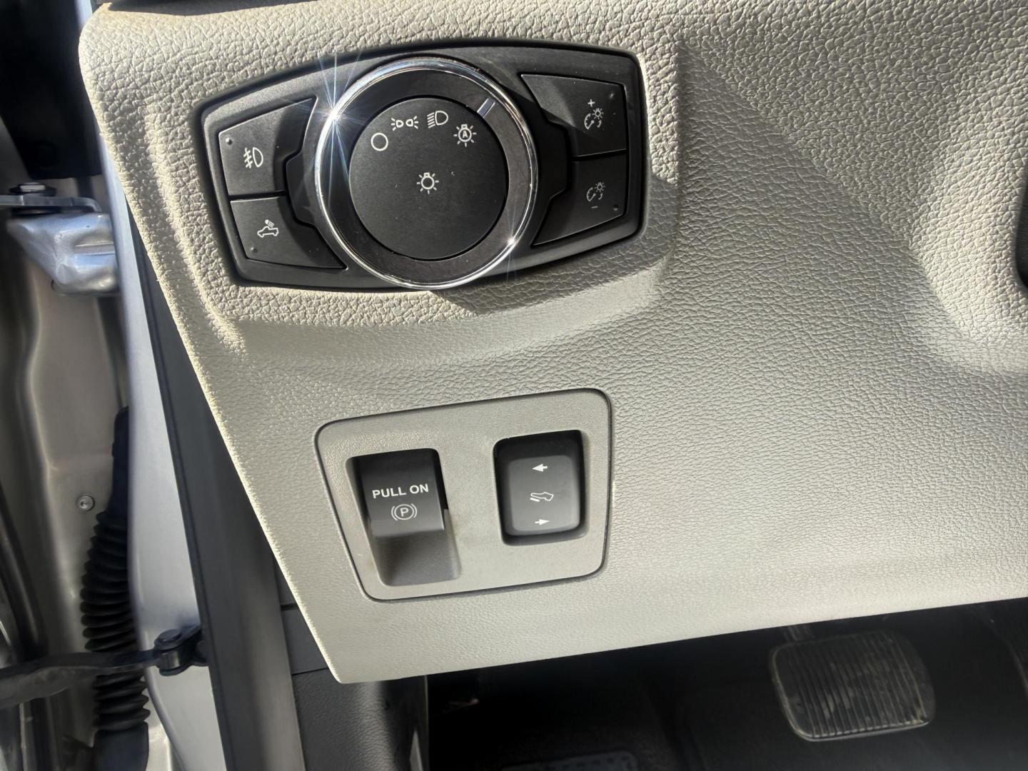 2018 Silver /Black Ford F-150 XLT SuperCrew 5.5-ft. Bed 4WD (1FTEW1EP9JF) with an 2.7L V6 DOHC 24V TWIN TURBO engine, Automatic transmission, located at 547 E. Main St., Orwell, OH, 44076, (440) 437-5893, 41.535435, -80.847855 - 2018 Ford F-150 XLT Crew Cab 4WD – Twin-Turbo Power, Serious Towing, and Loaded with Everyday Comfort! This 2018 Ford F-150 XLT Crew Cab is the perfect workhorse and family truck rolled into one – tough, capable, and packed with the features you need! Powered by the impressive 2.7L Twin-Turbo E - Photo#12