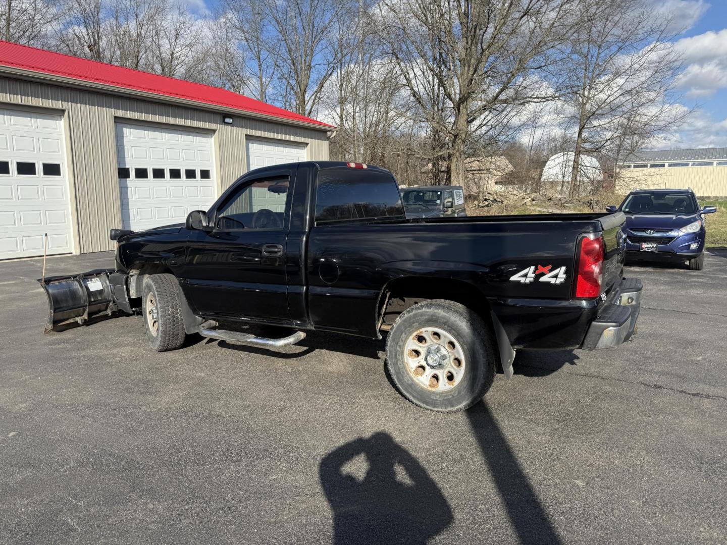 2006 Black /Black Chevrolet Silverado 1500 LS 4WD (3GCEK14V96G) with an 4.8L V8 OHV 16V engine, Automatic transmission, located at 547 E. Main St., Orwell, OH, 44076, (440) 437-5893, 41.535435, -80.847855 - 2006 Chevrolet Silverado 1500 LS Regular Cab 4WD – Tough Work Truck with Plow and Proven Reliability! This no-nonsense 2006 Chevrolet Silverado 1500 LS Regular Cab 4WD is built for hard work and ready to tackle Ohio winters or job-site demands! Powered by the dependable 4.8L Vortec V8 engine pair - Photo#24