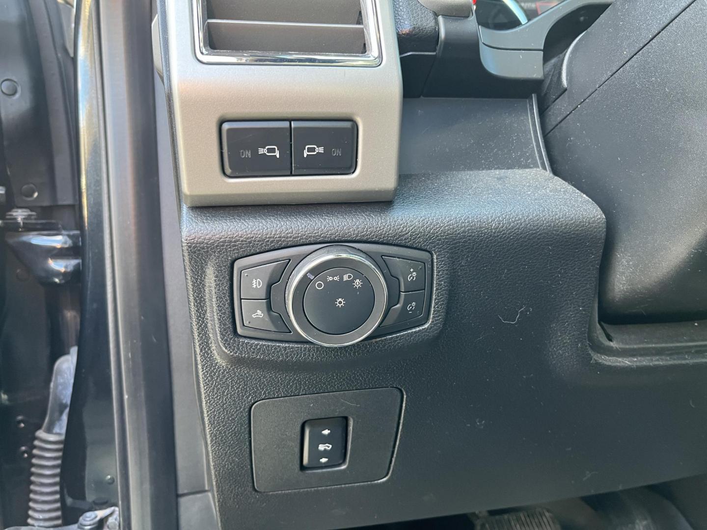 2015 Black /Black Ford F-150 Lariat SuperCrew 6.5-ft. Bed 4WD (1FTFW1EF2FK) with an 5.0L V8 engine, Automatic transmission, located at 547 E. Main St., Orwell, OH, 44076, (440) 437-5893, 41.535435, -80.847855 - 2015 Ford F-150 Lariat Crew Cab 6.5' Bed 4WD – Premium Luxury Truck with Coyote Power, Serious Towing, and Loaded Off-Road Upgrades! This 2015 Ford F-150 Lariat Crew Cab 4WD is the ultimate blend of work-ready muscle, family comfort, and premium features! Powered by the legendary 5.0L Coyote V8 e - Photo#24