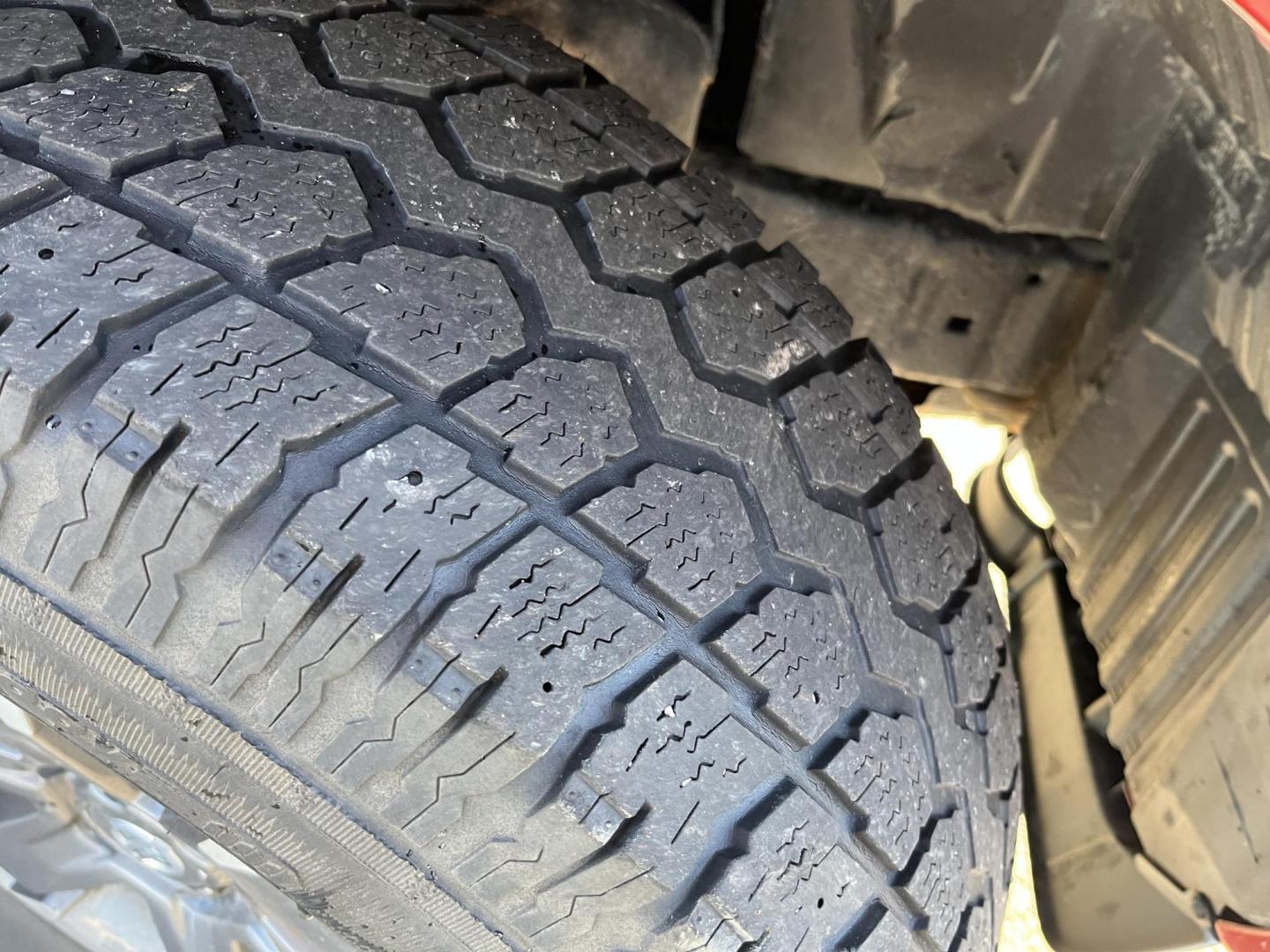 2018 Red /Gray Nissan Frontier Pro-4X Crew Cab 5AT 4WD (1N6AD0EV2JN) with an 4.0L V6 DOHC 24V engine, Automatic transmission, located at 11115 Chardon Rd. , Chardon, OH, 44024, (440) 214-9705, 41.580246, -81.241943 - 2018 Nissan Frontier Pro-4X Crew Cab 4WD – Off-Road Ready Beast with Premium Upgrades and Serious Towing Muscle! This tough 2018 Nissan Frontier Pro-4X Crew Cab 4WD is built for adventure and work alike – the real deal off-roader that still delivers everyday comfort! Powered by the proven 4.0L - Photo#3