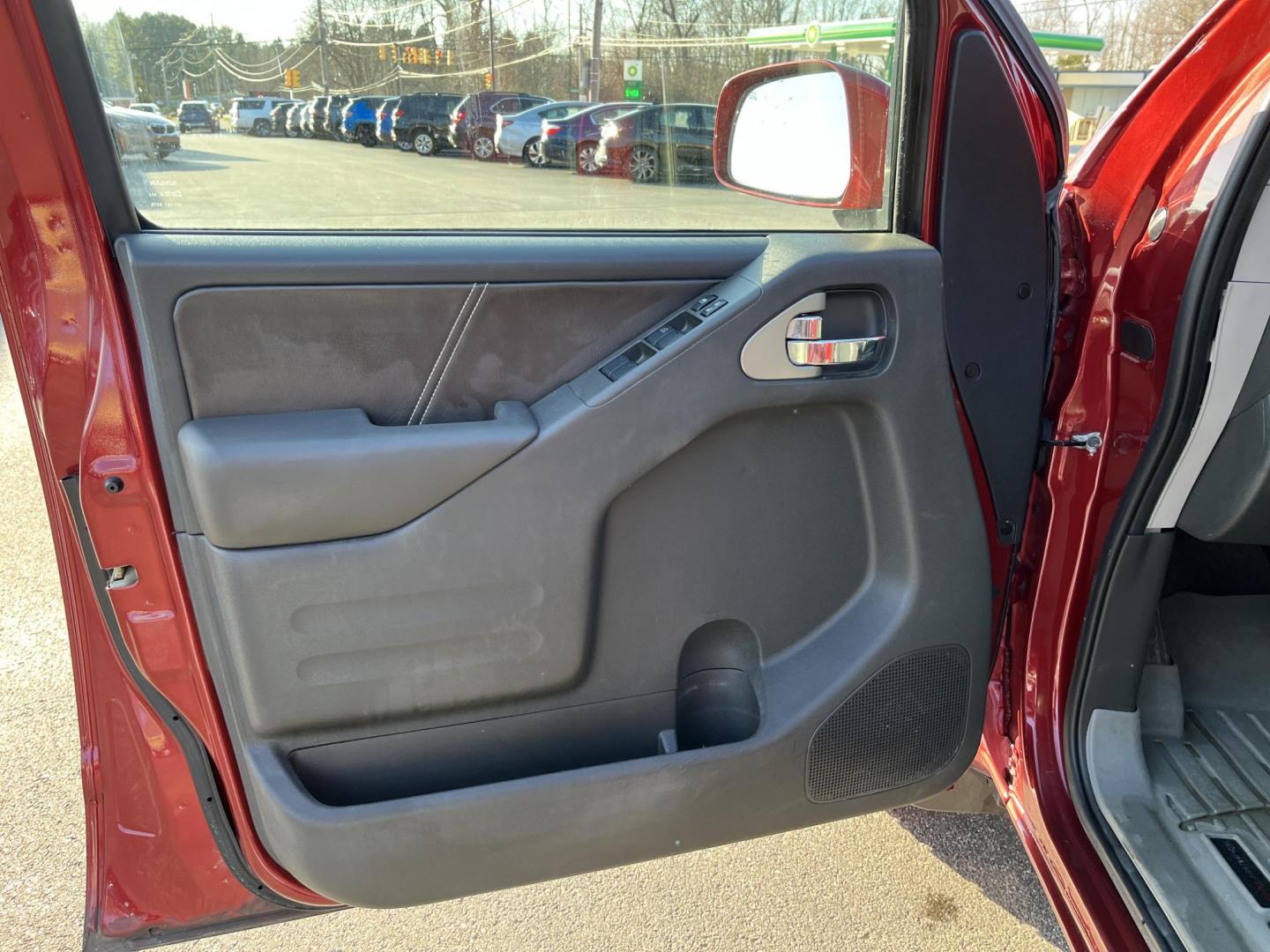 2018 Red /Gray Nissan Frontier Pro-4X Crew Cab 5AT 4WD (1N6AD0EV2JN) with an 4.0L V6 DOHC 24V engine, Automatic transmission, located at 11115 Chardon Rd. , Chardon, OH, 44024, (440) 214-9705, 41.580246, -81.241943 - 2018 Nissan Frontier Pro-4X Crew Cab 4WD – Off-Road Ready Beast with Premium Upgrades and Serious Towing Muscle! This tough 2018 Nissan Frontier Pro-4X Crew Cab 4WD is built for adventure and work alike – the real deal off-roader that still delivers everyday comfort! Powered by the proven 4.0L - Photo#15