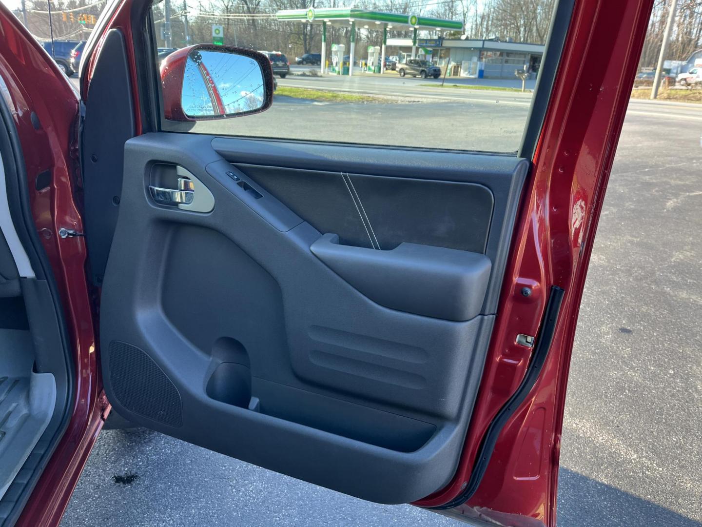 2018 Red /Gray Nissan Frontier Pro-4X Crew Cab 5AT 4WD (1N6AD0EV2JN) with an 4.0L V6 DOHC 24V engine, Automatic transmission, located at 11115 Chardon Rd. , Chardon, OH, 44024, (440) 214-9705, 41.580246, -81.241943 - 2018 Nissan Frontier Pro-4X Crew Cab 4WD – Off-Road Ready Beast with Premium Upgrades and Serious Towing Muscle! This tough 2018 Nissan Frontier Pro-4X Crew Cab 4WD is built for adventure and work alike – the real deal off-roader that still delivers everyday comfort! Powered by the proven 4.0L - Photo#31