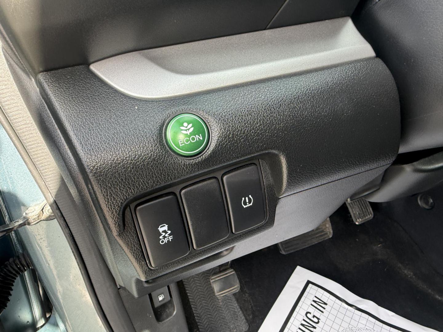 2014 Blue /Gray Honda CR-V LX 4WD 5-Speed AT (2HKRM4H32EH) with an 2.4L I4 DOHC 16V engine, Automatic transmission, located at 547 E. Main St., Orwell, OH, 44076, (440) 437-5893, 41.535435, -80.847855 - 2014 Honda CR-V LX AWD – Dependable All-Weather Crossover with Honda Reliability and Smart Efficiency! This clean 2014 Honda CR-V LX AWD is the ultimate practical SUV that’s built to last, handles Ohio winters with ease, and keeps your wallet happy! Powered by the smooth and efficient 2.4L I4 e - Photo#9