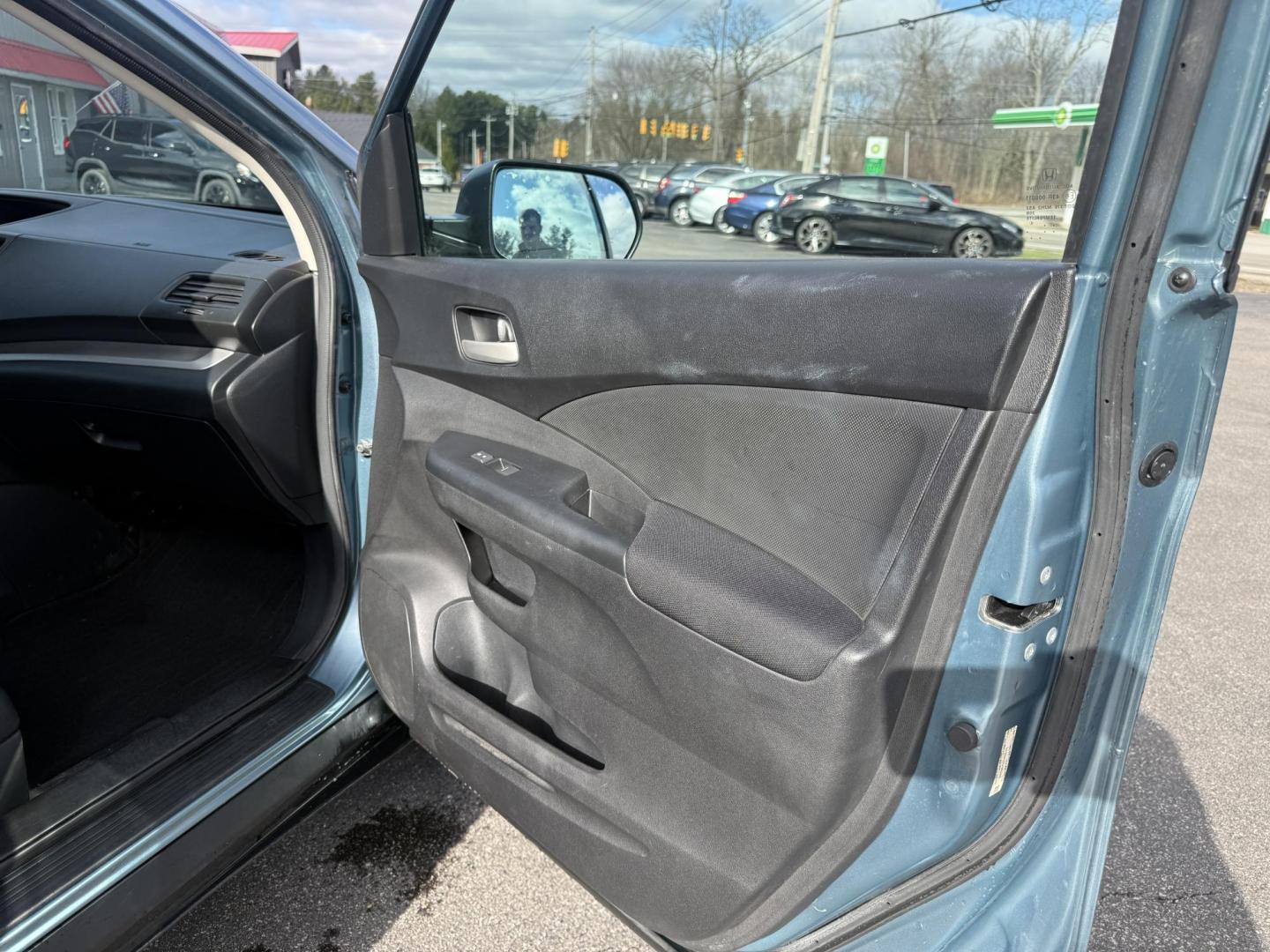 2014 Blue /Gray Honda CR-V LX 4WD 5-Speed AT (2HKRM4H32EH) with an 2.4L I4 DOHC 16V engine, Automatic transmission, located at 547 E. Main St., Orwell, OH, 44076, (440) 437-5893, 41.535435, -80.847855 - 2014 Honda CR-V LX AWD – Dependable All-Weather Crossover with Honda Reliability and Smart Efficiency! This clean 2014 Honda CR-V LX AWD is the ultimate practical SUV that’s built to last, handles Ohio winters with ease, and keeps your wallet happy! Powered by the smooth and efficient 2.4L I4 e - Photo#38