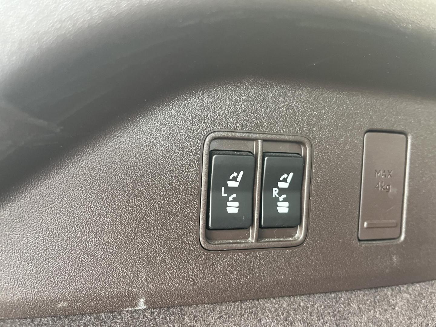 2019 Blue /Tan Lexus RX 350L Luxury AWD (JTJDZKCA1K2) with an 3.5L V6 DOHC 24V engine, Automatic transmission, located at 11115 Chardon Rd. , Chardon, OH, 44024, (440) 214-9705, 41.580246, -81.241943 - 2019 Lexus RX 350L AWD – Spacious 3-Row Luxury SUV with Premium Refinement, Safety, and All-Weather Confidence! This stunning 2019 Lexus RX 350L AWD is the ultimate upscale family hauler that combines legendary Lexus reliability, room for seven, and every premium feature you could want! Powered b - Photo#17