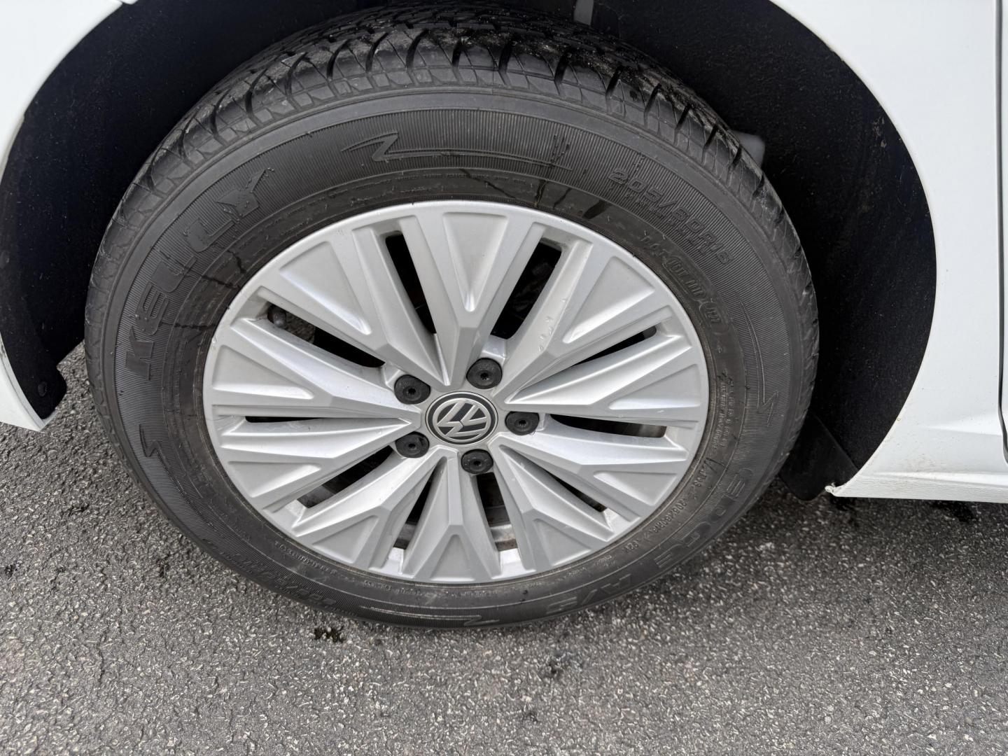 2019 White /Black Volkswagen Jetta 1.4T S 8A (3VWC57BU4KM) with an 1.4L I4 DOHC 20V Turbo engine, Automatic transmission, located at 547 E. Main St., Orwell, OH, 44076, (440) 437-5893, 41.535435, -80.847855 - 2019 Volkswagen Jetta S – Efficient Turbo Sedan with German Precision, Modern Tech, and Incredible Highway MPG! This sharp 2019 Volkswagen Jetta S brings that signature German engineering and attention to detail without the premium price tag! Powered by a responsive 1.4L I4 Turbocharged engine pa - Photo#24