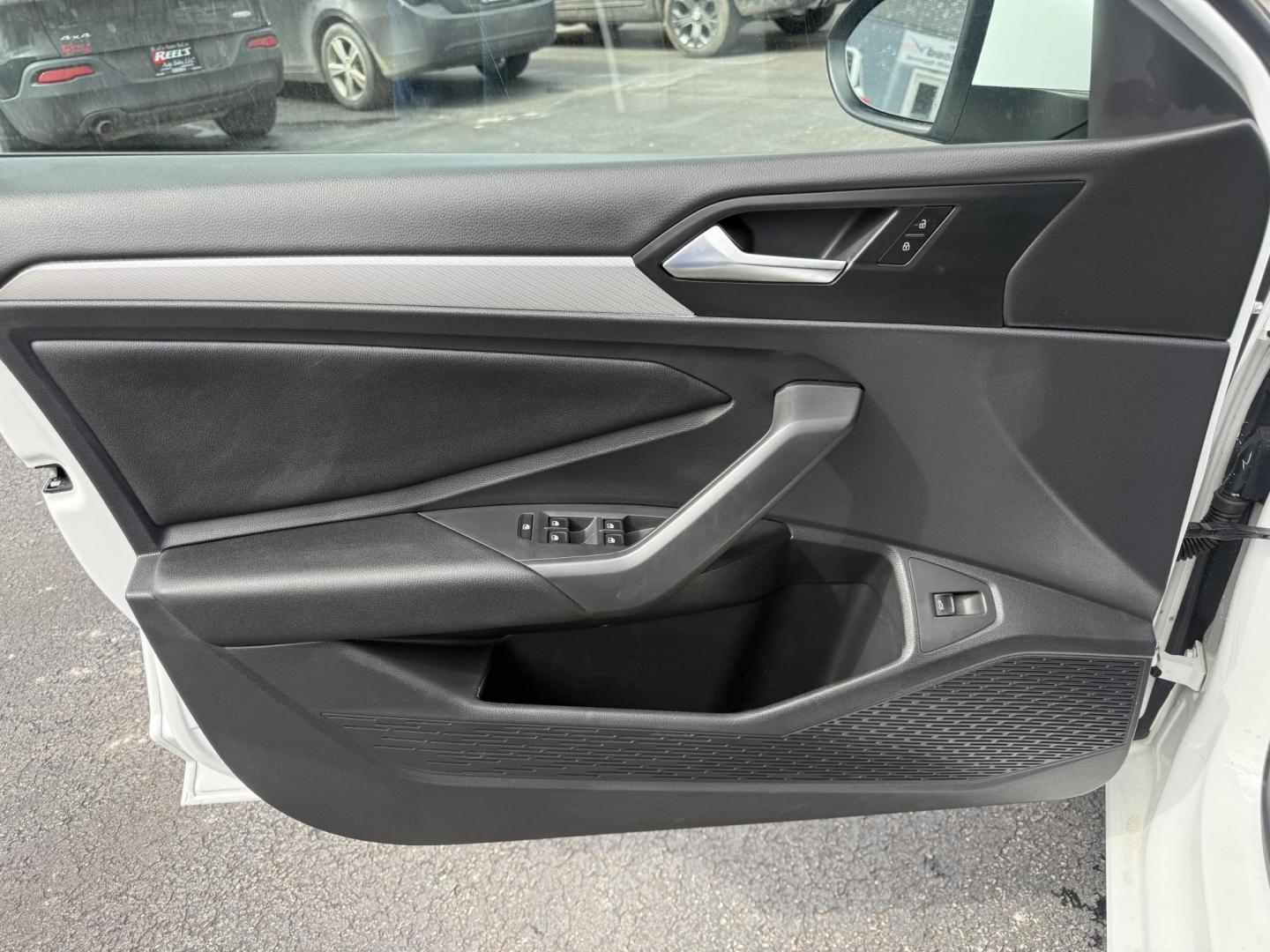 2019 White /Black Volkswagen Jetta 1.4T S 8A (3VWC57BU4KM) with an 1.4L I4 DOHC 20V Turbo engine, Automatic transmission, located at 547 E. Main St., Orwell, OH, 44076, (440) 437-5893, 41.535435, -80.847855 - 2019 Volkswagen Jetta S – Efficient Turbo Sedan with German Precision, Modern Tech, and Incredible Highway MPG! This sharp 2019 Volkswagen Jetta S brings that signature German engineering and attention to detail without the premium price tag! Powered by a responsive 1.4L I4 Turbocharged engine pa - Photo#7