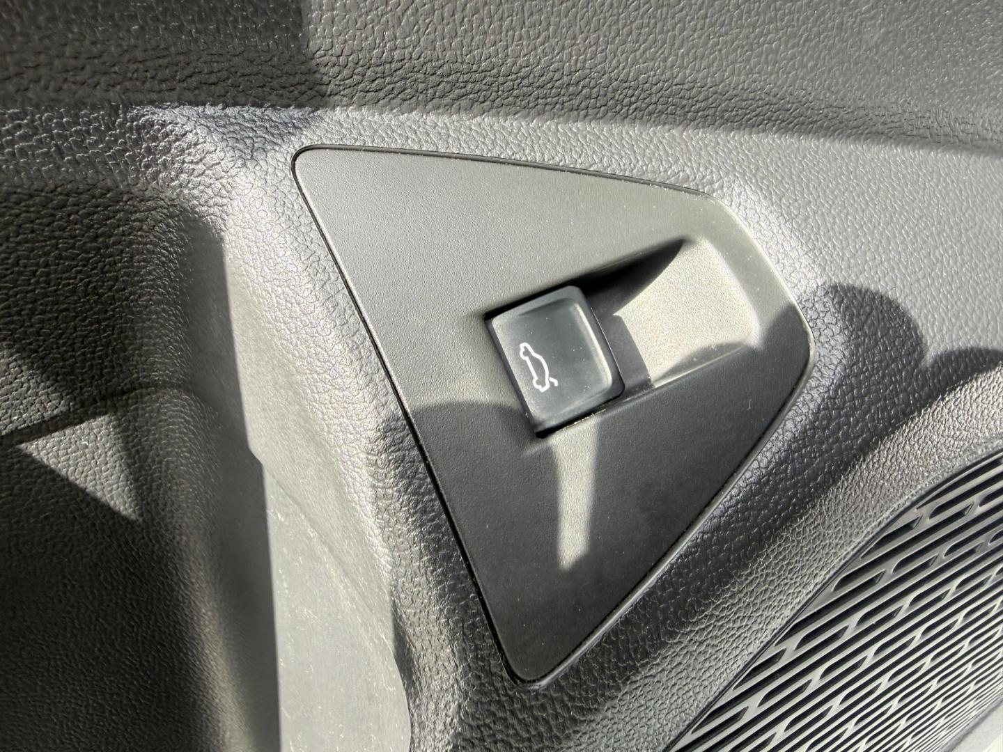 2019 White /Black Volkswagen Jetta 1.4T S 8A (3VWC57BU4KM) with an 1.4L I4 DOHC 20V Turbo engine, Automatic transmission, located at 547 E. Main St., Orwell, OH, 44076, (440) 437-5893, 41.535435, -80.847855 - 2019 Volkswagen Jetta S – Efficient Turbo Sedan with German Precision, Modern Tech, and Incredible Highway MPG! This sharp 2019 Volkswagen Jetta S brings that signature German engineering and attention to detail without the premium price tag! Powered by a responsive 1.4L I4 Turbocharged engine pa - Photo#10