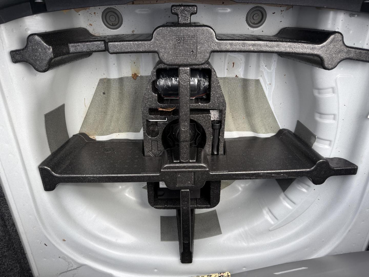 2019 White /Black Volkswagen Jetta 1.4T S 8A (3VWC57BU4KM) with an 1.4L I4 DOHC 20V Turbo engine, Automatic transmission, located at 547 E. Main St., Orwell, OH, 44076, (440) 437-5893, 41.535435, -80.847855 - 2019 Volkswagen Jetta S – Efficient Turbo Sedan with German Precision, Modern Tech, and Incredible Highway MPG! This sharp 2019 Volkswagen Jetta S brings that signature German engineering and attention to detail without the premium price tag! Powered by a responsive 1.4L I4 Turbocharged engine pa - Photo#22