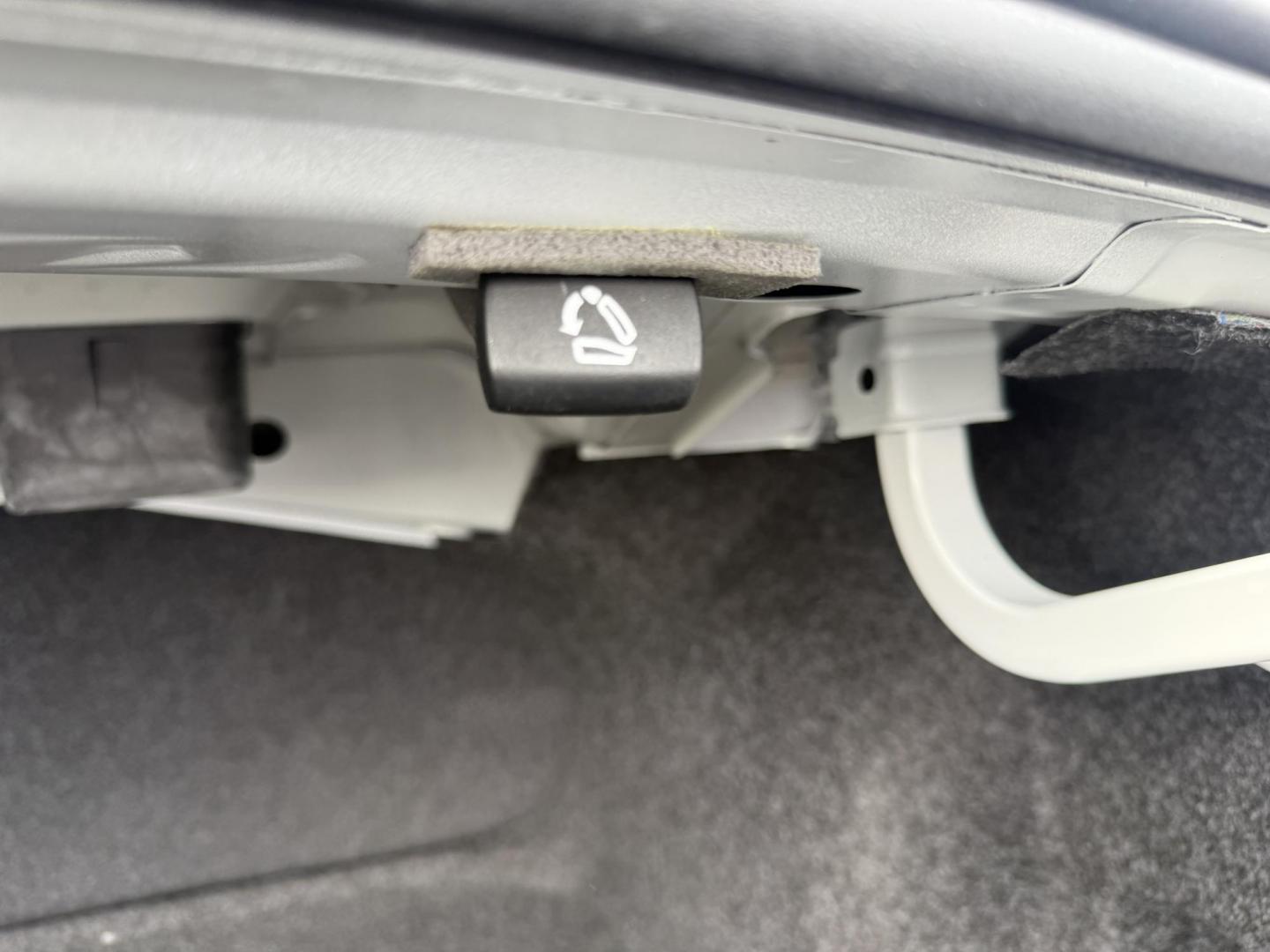 2019 White /Black Volkswagen Jetta 1.4T S 8A (3VWC57BU4KM) with an 1.4L I4 DOHC 20V Turbo engine, Automatic transmission, located at 547 E. Main St., Orwell, OH, 44076, (440) 437-5893, 41.535435, -80.847855 - 2019 Volkswagen Jetta S – Efficient Turbo Sedan with German Precision, Modern Tech, and Incredible Highway MPG! This sharp 2019 Volkswagen Jetta S brings that signature German engineering and attention to detail without the premium price tag! Powered by a responsive 1.4L I4 Turbocharged engine pa - Photo#33