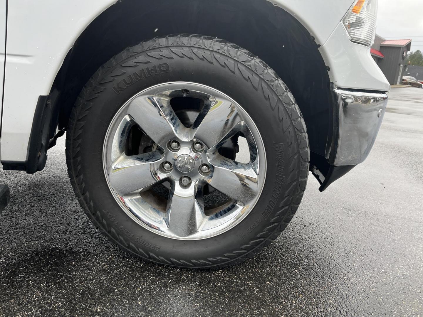 2018 White /Black RAM 1500 Big Horn Crew Cab SWB 4WD (1C6RR7LT4JS) with an 5.7L V8 OHV 16V engine, Automatic transmission, located at 547 E. Main St., Orwell, OH, 44076, (440) 437-5893, 41.535435, -80.847855 - 2018 Ram 1500 Big Horn Crew Cab 4WD – HEMI-Powered Workhorse with Premium Touches and Serious Towing Muscle! This 2018 Ram 1500 Big Horn Crew Cab 4WD is the perfect full-size truck that blends everyday comfort, tough capability, and modern tech! Powered by the legendary 5.7L HEMI V8 engine paired - Photo#4