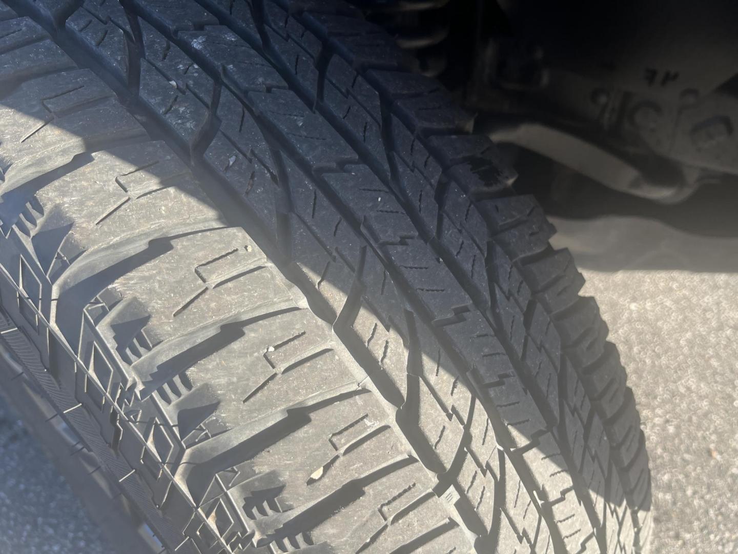 2021 Gray /Black Toyota Tacoma SR5 Access Cab V6 6AT 4WD (3TYSZ5AN8MT) with an 3.5L V6 DOHC 24V engine, Automatic transmission, located at 11115 Chardon Rd. , Chardon, OH, 44024, (440) 214-9705, 41.580246, -81.241943 - 2021 Toyota Tacoma SR5 Access Cab 4WD – Rugged, Reliable, and Loaded with Modern Safety & Tech! This 2021 Toyota Tacoma SR5 Access Cab 4WD is the perfect midsize truck that combines legendary Toyota toughness with modern features and real off-road capability! Powered by the strong 3.5L D-4S V6 en - Photo#3