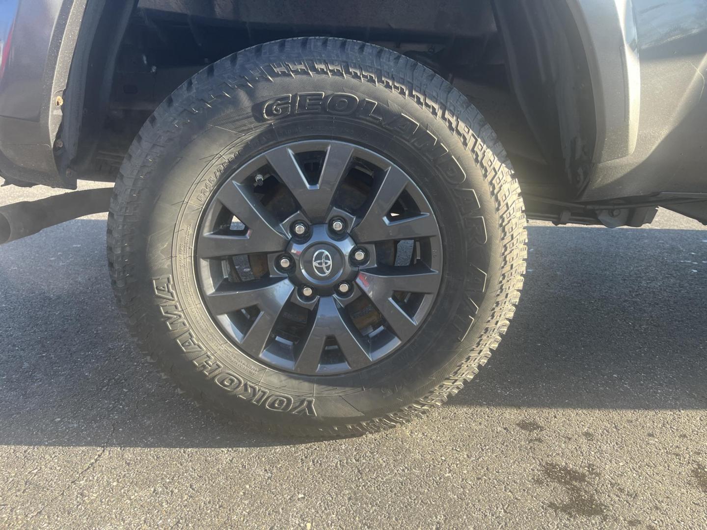 2021 Gray /Black Toyota Tacoma SR5 Access Cab V6 6AT 4WD (3TYSZ5AN8MT) with an 3.5L V6 DOHC 24V engine, Automatic transmission, located at 11115 Chardon Rd. , Chardon, OH, 44024, (440) 214-9705, 41.580246, -81.241943 - 2021 Toyota Tacoma SR5 Access Cab 4WD – Rugged, Reliable, and Loaded with Modern Safety & Tech! This 2021 Toyota Tacoma SR5 Access Cab 4WD is the perfect midsize truck that combines legendary Toyota toughness with modern features and real off-road capability! Powered by the strong 3.5L D-4S V6 en - Photo#6