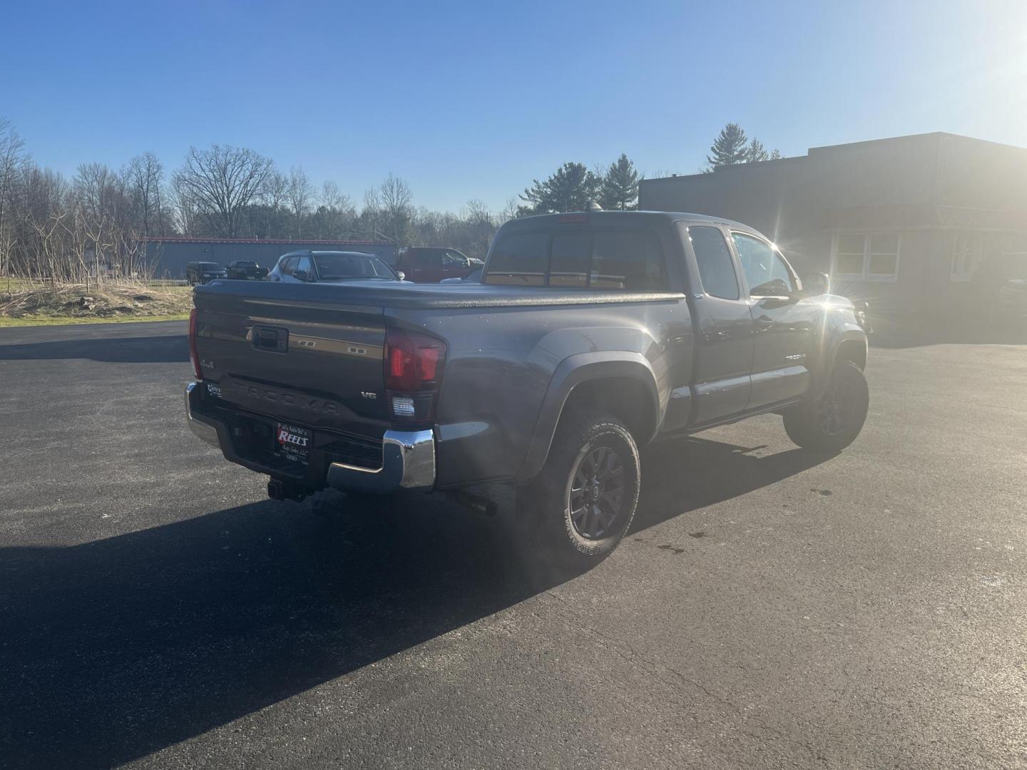 2021 Gray /Black Toyota Tacoma SR5 Access Cab V6 6AT 4WD (3TYSZ5AN8MT) with an 3.5L V6 DOHC 24V engine, Automatic transmission, located at 11115 Chardon Rd. , Chardon, OH, 44024, (440) 214-9705, 41.580246, -81.241943 - 2021 Toyota Tacoma SR5 Access Cab 4WD – Rugged, Reliable, and Loaded with Modern Safety & Tech! This 2021 Toyota Tacoma SR5 Access Cab 4WD is the perfect midsize truck that combines legendary Toyota toughness with modern features and real off-road capability! Powered by the strong 3.5L D-4S V6 en - Photo#7