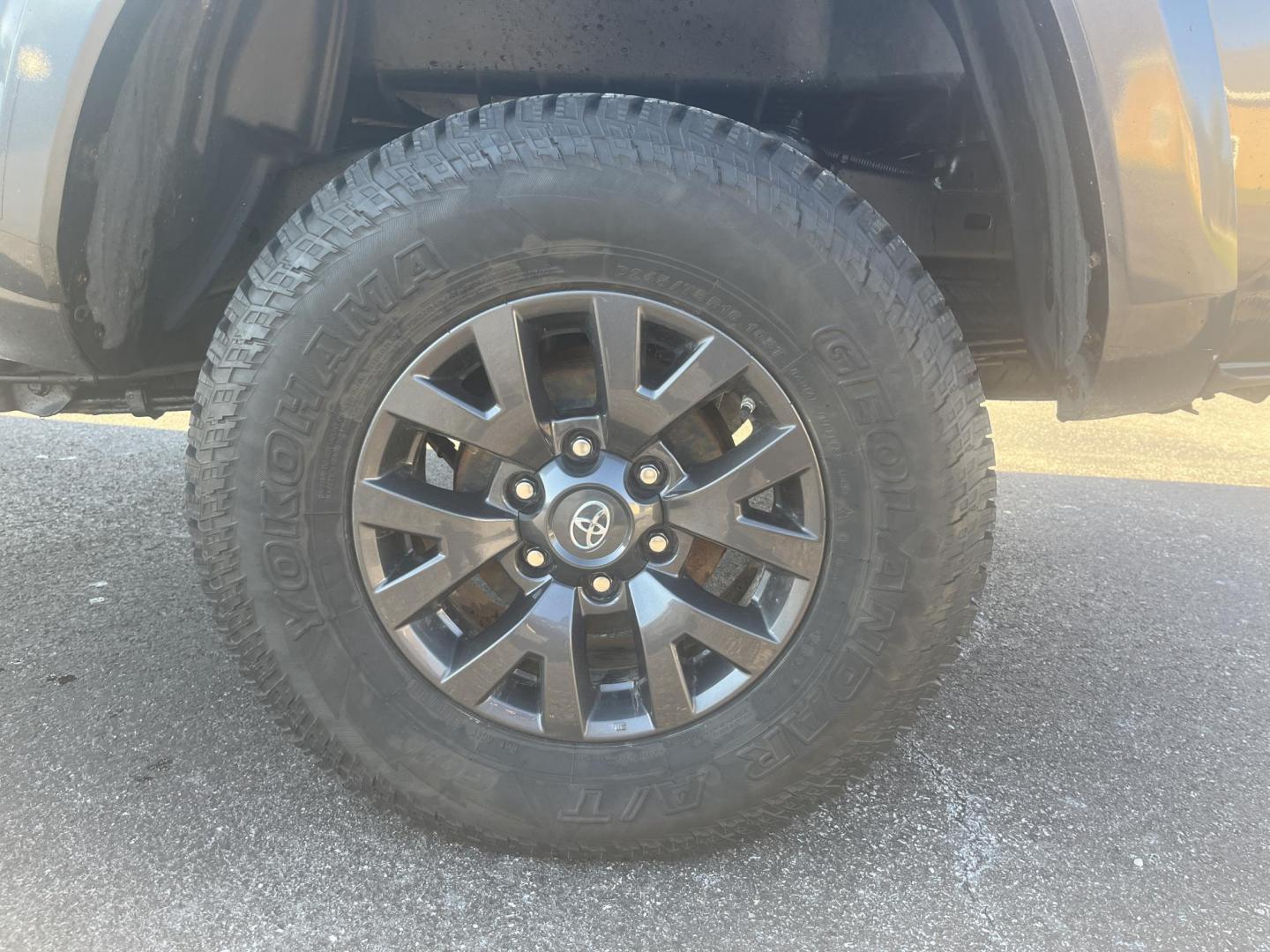 2021 Gray /Black Toyota Tacoma SR5 Access Cab V6 6AT 4WD (3TYSZ5AN8MT) with an 3.5L V6 DOHC 24V engine, Automatic transmission, located at 11115 Chardon Rd. , Chardon, OH, 44024, (440) 214-9705, 41.580246, -81.241943 - 2021 Toyota Tacoma SR5 Access Cab 4WD – Rugged, Reliable, and Loaded with Modern Safety & Tech! This 2021 Toyota Tacoma SR5 Access Cab 4WD is the perfect midsize truck that combines legendary Toyota toughness with modern features and real off-road capability! Powered by the strong 3.5L D-4S V6 en - Photo#10