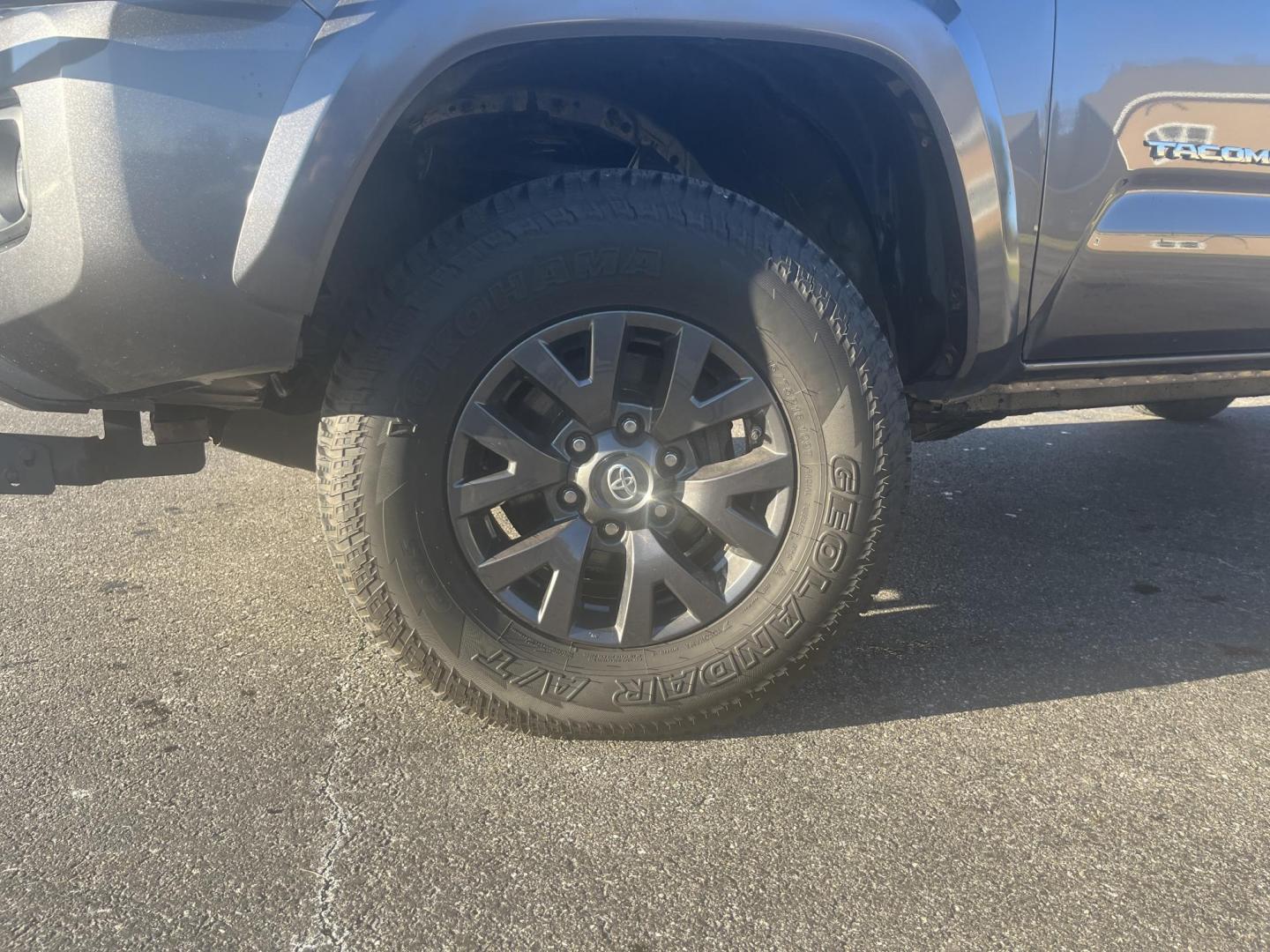 2021 Gray /Black Toyota Tacoma SR5 Access Cab V6 6AT 4WD (3TYSZ5AN8MT) with an 3.5L V6 DOHC 24V engine, Automatic transmission, located at 11115 Chardon Rd. , Chardon, OH, 44024, (440) 214-9705, 41.580246, -81.241943 - 2021 Toyota Tacoma SR5 Access Cab 4WD – Rugged, Reliable, and Loaded with Modern Safety & Tech! This 2021 Toyota Tacoma SR5 Access Cab 4WD is the perfect midsize truck that combines legendary Toyota toughness with modern features and real off-road capability! Powered by the strong 3.5L D-4S V6 en - Photo#12