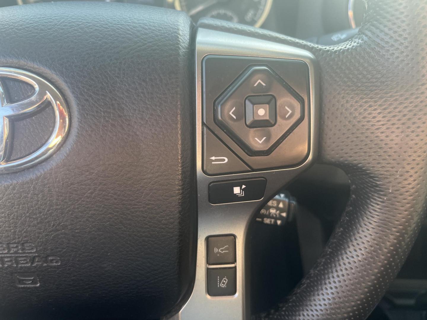 2021 Gray /Black Toyota Tacoma SR5 Access Cab V6 6AT 4WD (3TYSZ5AN8MT) with an 3.5L V6 DOHC 24V engine, Automatic transmission, located at 11115 Chardon Rd. , Chardon, OH, 44024, (440) 214-9705, 41.580246, -81.241943 - 2021 Toyota Tacoma SR5 Access Cab 4WD – Rugged, Reliable, and Loaded with Modern Safety & Tech! This 2021 Toyota Tacoma SR5 Access Cab 4WD is the perfect midsize truck that combines legendary Toyota toughness with modern features and real off-road capability! Powered by the strong 3.5L D-4S V6 en - Photo#21