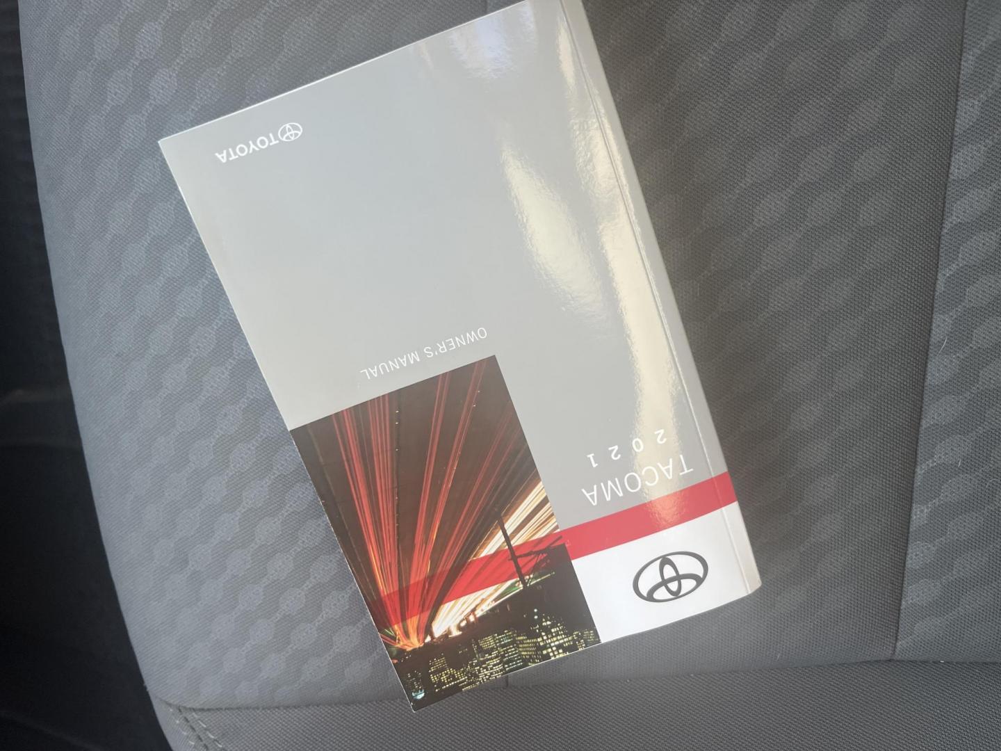 2021 Gray /Black Toyota Tacoma SR5 Access Cab V6 6AT 4WD (3TYSZ5AN8MT) with an 3.5L V6 DOHC 24V engine, Automatic transmission, located at 11115 Chardon Rd. , Chardon, OH, 44024, (440) 214-9705, 41.580246, -81.241943 - 2021 Toyota Tacoma SR5 Access Cab 4WD – Rugged, Reliable, and Loaded with Modern Safety & Tech! This 2021 Toyota Tacoma SR5 Access Cab 4WD is the perfect midsize truck that combines legendary Toyota toughness with modern features and real off-road capability! Powered by the strong 3.5L D-4S V6 en - Photo#32