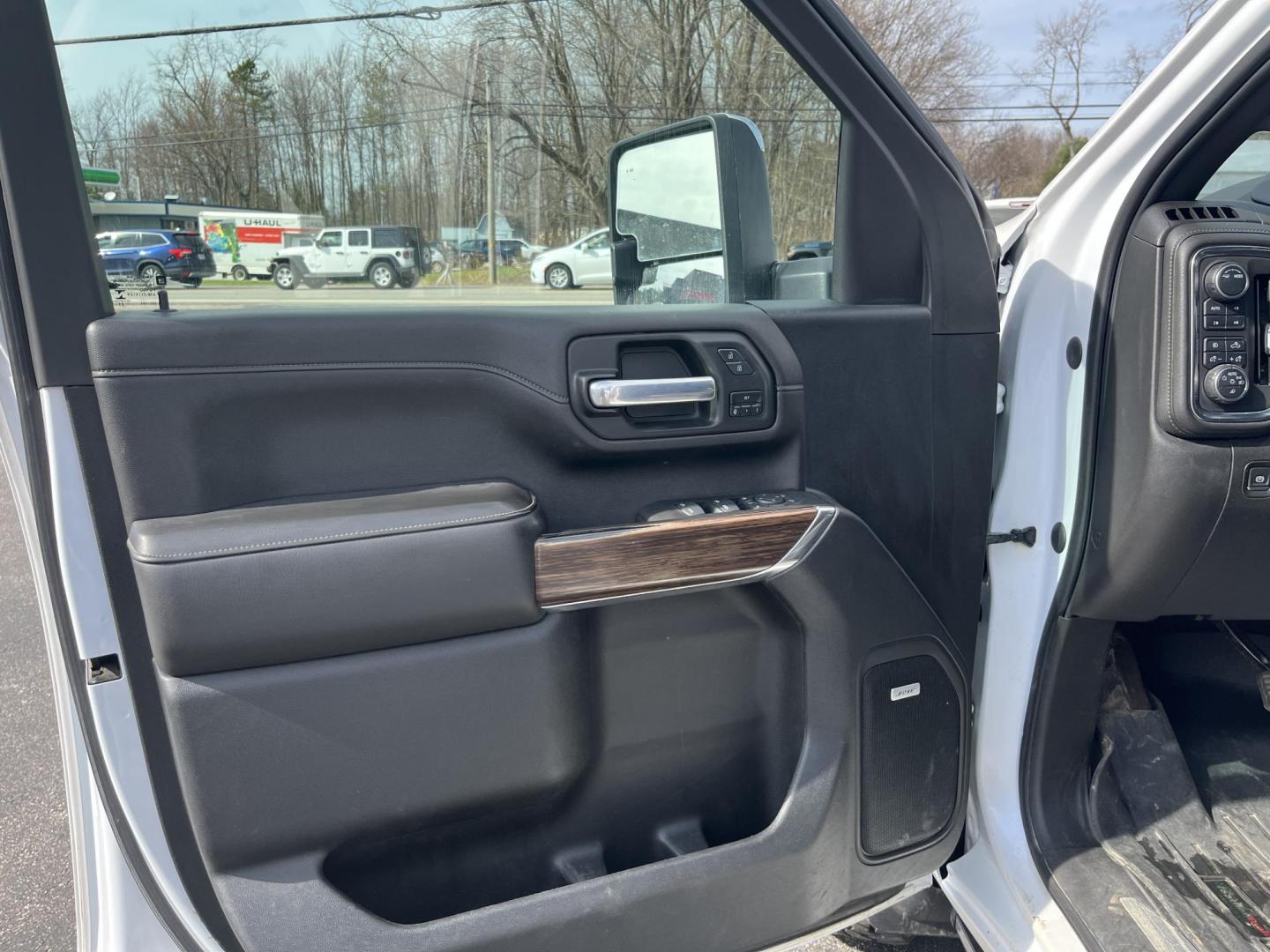 2021 White /Black Chevrolet Silverado 2500HD High Country Crew Cab Short Box 4WD (1GC4YREY0MF) with an 6.6L V8 OHV 16V DIESEL engine, Automatic transmission, located at 547 E. Main St., Orwell, OH, 44076, (440) 437-5893, 41.535435, -80.847855 - 2021 Chevrolet Silverado 2500 High Country Crew Cab 4WD – Loaded Luxury Duramax Beast with Massive Towing Power! This 2021 Chevrolet Silverado 2500 High Country Crew Cab 4WD is the ultimate top-of-the-line heavy-duty truck – premium luxury meets serious capability! Powered by the legendary 6.6L - Photo#15