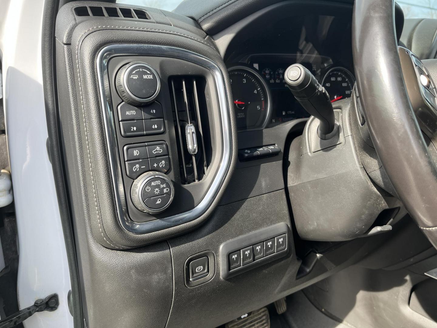 2021 White /Black Chevrolet Silverado 2500HD High Country Crew Cab Short Box 4WD (1GC4YREY0MF) with an 6.6L V8 OHV 16V DIESEL engine, Automatic transmission, located at 547 E. Main St., Orwell, OH, 44076, (440) 437-5893, 41.535435, -80.847855 - 2021 Chevrolet Silverado 2500 High Country Crew Cab 4WD – Loaded Luxury Duramax Beast with Massive Towing Power! This 2021 Chevrolet Silverado 2500 High Country Crew Cab 4WD is the ultimate top-of-the-line heavy-duty truck – premium luxury meets serious capability! Powered by the legendary 6.6L - Photo#18