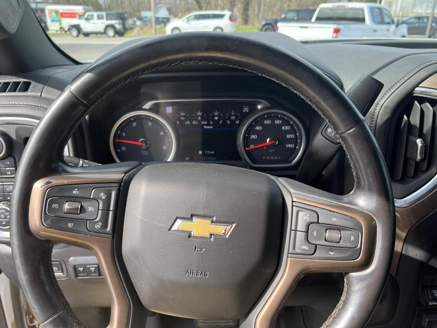2021 White /Black Chevrolet Silverado 2500HD High Country Crew Cab Short Box 4WD (1GC4YREY0MF) with an 6.6L V8 OHV 16V DIESEL engine, Automatic transmission, located at 547 E. Main St., Orwell, OH, 44076, (440) 437-5893, 41.535435, -80.847855 - 2021 Chevrolet Silverado 2500 High Country Crew Cab 4WD – Loaded Luxury Duramax Beast with Massive Towing Power! This 2021 Chevrolet Silverado 2500 High Country Crew Cab 4WD is the ultimate top-of-the-line heavy-duty truck – premium luxury meets serious capability! Powered by the legendary 6.6L - Photo#20