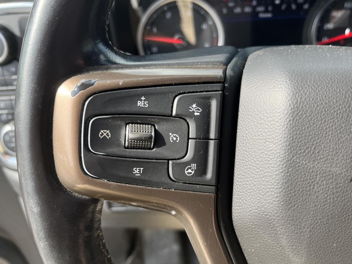 2021 White /Black Chevrolet Silverado 2500HD High Country Crew Cab Short Box 4WD (1GC4YREY0MF) with an 6.6L V8 OHV 16V DIESEL engine, Automatic transmission, located at 547 E. Main St., Orwell, OH, 44076, (440) 437-5893, 41.535435, -80.847855 - 2021 Chevrolet Silverado 2500 High Country Crew Cab 4WD – Loaded Luxury Duramax Beast with Massive Towing Power! This 2021 Chevrolet Silverado 2500 High Country Crew Cab 4WD is the ultimate top-of-the-line heavy-duty truck – premium luxury meets serious capability! Powered by the legendary 6.6L - Photo#21