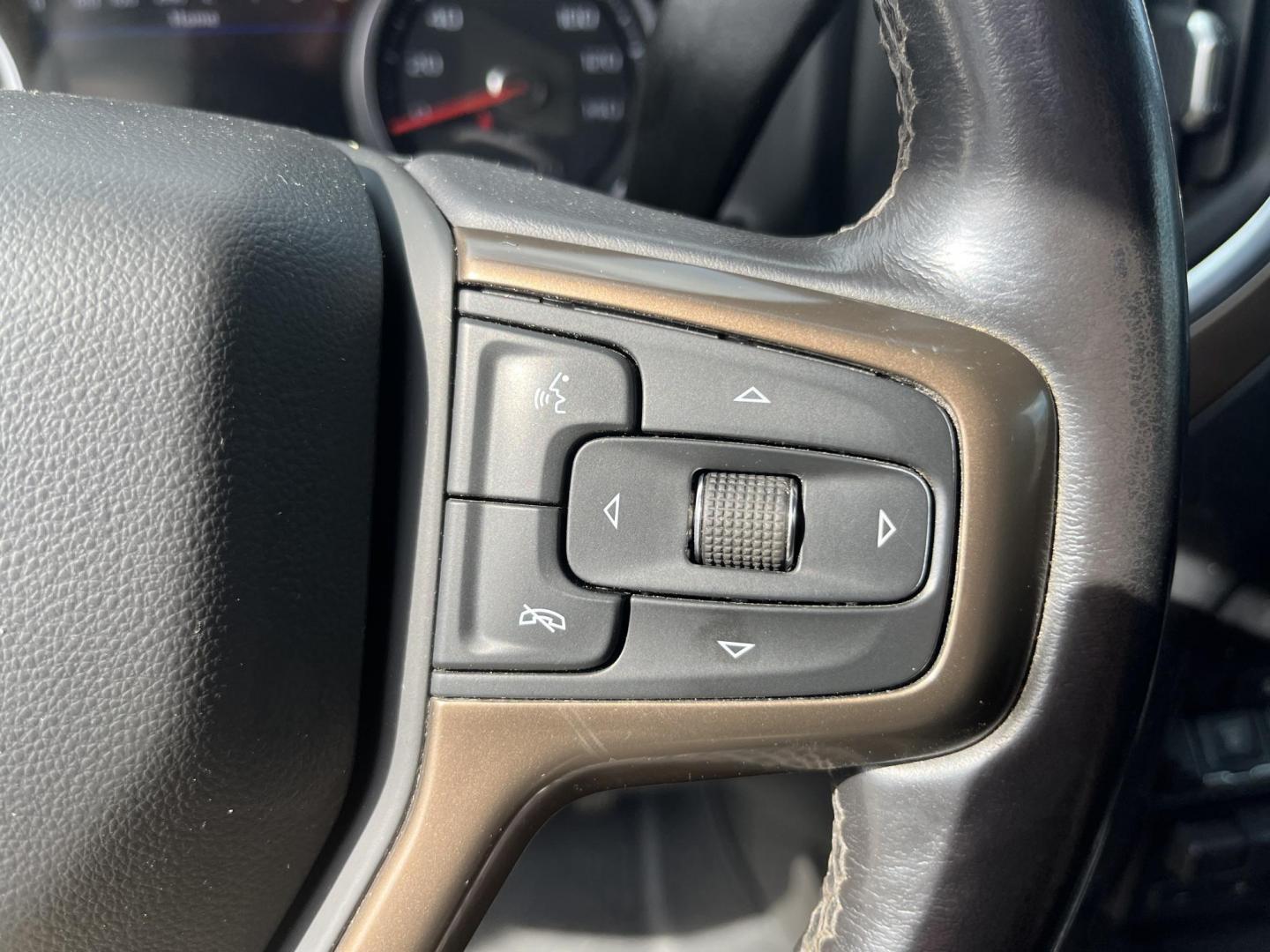 2021 White /Black Chevrolet Silverado 2500HD High Country Crew Cab Short Box 4WD (1GC4YREY0MF) with an 6.6L V8 OHV 16V DIESEL engine, Automatic transmission, located at 547 E. Main St., Orwell, OH, 44076, (440) 437-5893, 41.535435, -80.847855 - 2021 Chevrolet Silverado 2500 High Country Crew Cab 4WD – Loaded Luxury Duramax Beast with Massive Towing Power! This 2021 Chevrolet Silverado 2500 High Country Crew Cab 4WD is the ultimate top-of-the-line heavy-duty truck – premium luxury meets serious capability! Powered by the legendary 6.6L - Photo#22