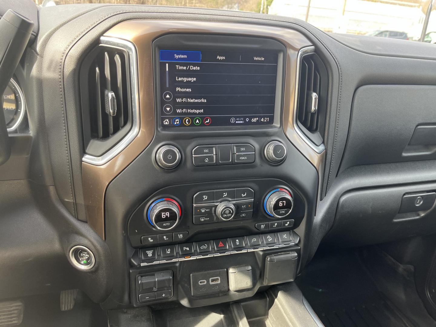 2021 White /Black Chevrolet Silverado 2500HD High Country Crew Cab Short Box 4WD (1GC4YREY0MF) with an 6.6L V8 OHV 16V DIESEL engine, Automatic transmission, located at 547 E. Main St., Orwell, OH, 44076, (440) 437-5893, 41.535435, -80.847855 - 2021 Chevrolet Silverado 2500 High Country Crew Cab 4WD – Loaded Luxury Duramax Beast with Massive Towing Power! This 2021 Chevrolet Silverado 2500 High Country Crew Cab 4WD is the ultimate top-of-the-line heavy-duty truck – premium luxury meets serious capability! Powered by the legendary 6.6L - Photo#24