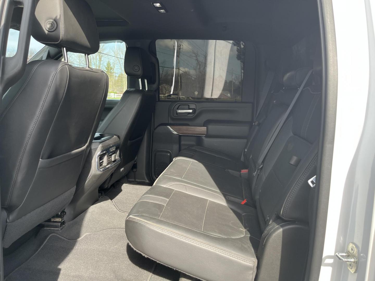 2021 White /Black Chevrolet Silverado 2500HD High Country Crew Cab Short Box 4WD (1GC4YREY0MF) with an 6.6L V8 OHV 16V DIESEL engine, Automatic transmission, located at 547 E. Main St., Orwell, OH, 44076, (440) 437-5893, 41.535435, -80.847855 - 2021 Chevrolet Silverado 2500 High Country Crew Cab 4WD – Loaded Luxury Duramax Beast with Massive Towing Power! This 2021 Chevrolet Silverado 2500 High Country Crew Cab 4WD is the ultimate top-of-the-line heavy-duty truck – premium luxury meets serious capability! Powered by the legendary 6.6L - Photo#31