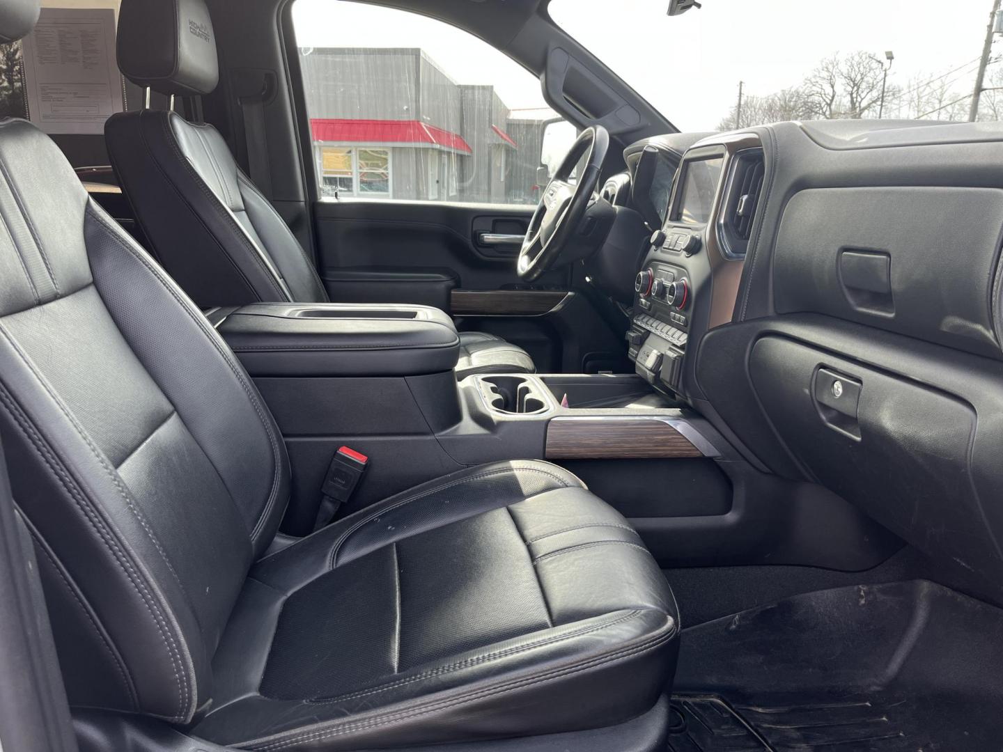 2021 White /Black Chevrolet Silverado 2500HD High Country Crew Cab Short Box 4WD (1GC4YREY0MF) with an 6.6L V8 OHV 16V DIESEL engine, Automatic transmission, located at 547 E. Main St., Orwell, OH, 44076, (440) 437-5893, 41.535435, -80.847855 - 2021 Chevrolet Silverado 2500 High Country Crew Cab 4WD – Loaded Luxury Duramax Beast with Massive Towing Power! This 2021 Chevrolet Silverado 2500 High Country Crew Cab 4WD is the ultimate top-of-the-line heavy-duty truck – premium luxury meets serious capability! Powered by the legendary 6.6L - Photo#36