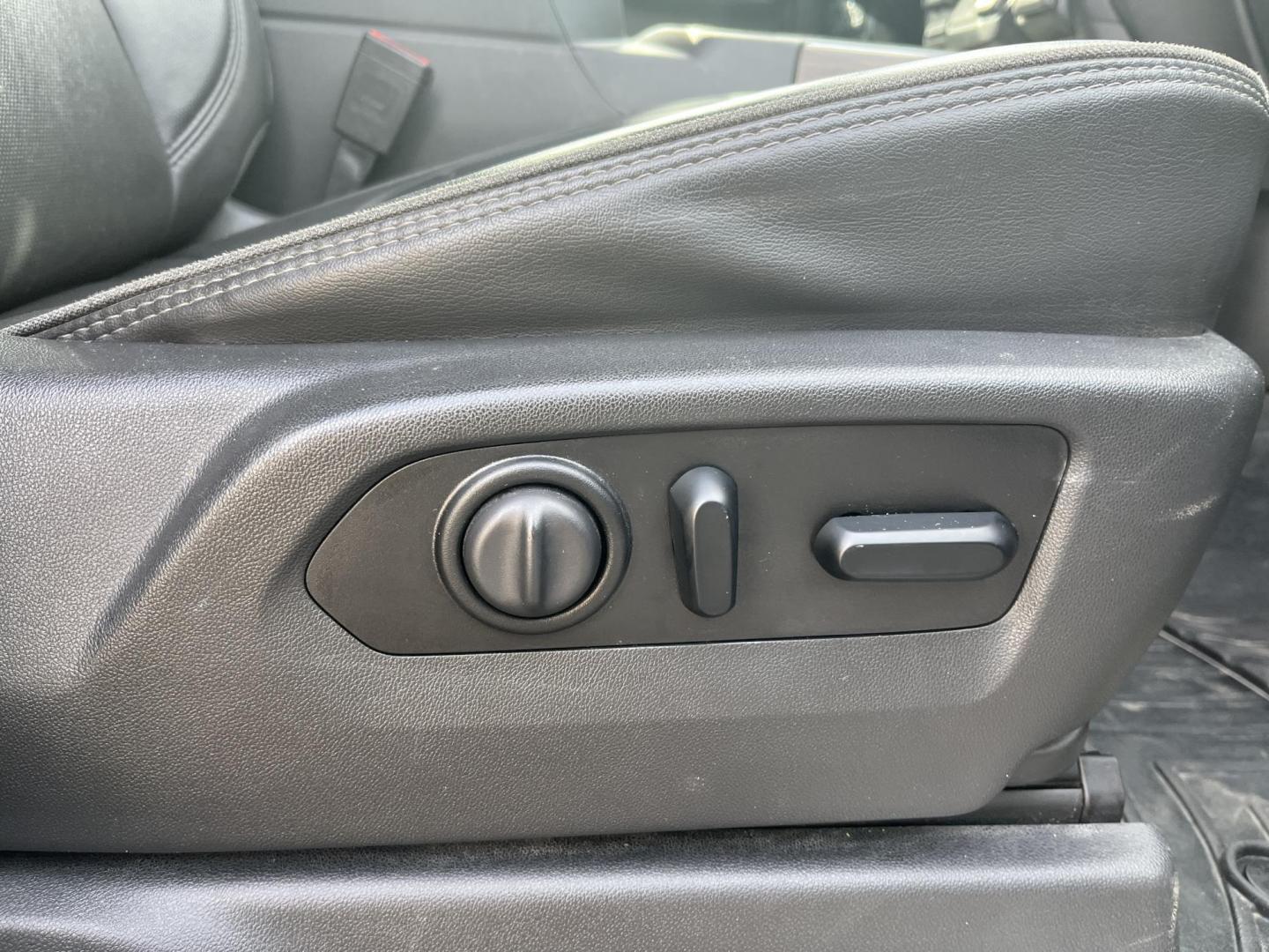 2021 White /Black Chevrolet Silverado 2500HD High Country Crew Cab Short Box 4WD (1GC4YREY0MF) with an 6.6L V8 OHV 16V DIESEL engine, Automatic transmission, located at 547 E. Main St., Orwell, OH, 44076, (440) 437-5893, 41.535435, -80.847855 - 2021 Chevrolet Silverado 2500 High Country Crew Cab 4WD – Loaded Luxury Duramax Beast with Massive Towing Power! This 2021 Chevrolet Silverado 2500 High Country Crew Cab 4WD is the ultimate top-of-the-line heavy-duty truck – premium luxury meets serious capability! Powered by the legendary 6.6L - Photo#37