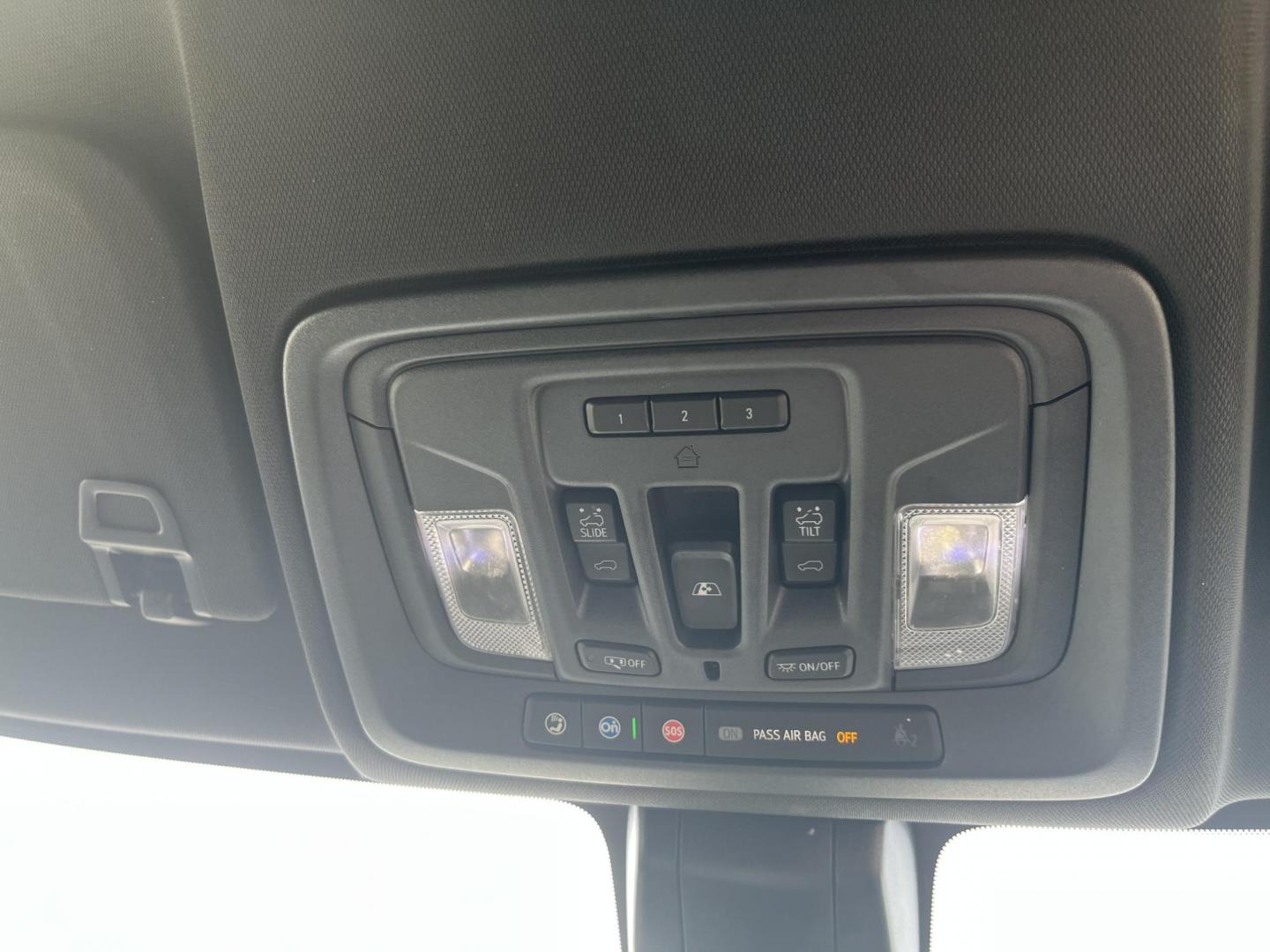 2021 White /Black Chevrolet Silverado 2500HD High Country Crew Cab Short Box 4WD (1GC4YREY0MF) with an 6.6L V8 OHV 16V DIESEL engine, Automatic transmission, located at 547 E. Main St., Orwell, OH, 44076, (440) 437-5893, 41.535435, -80.847855 - 2021 Chevrolet Silverado 2500 High Country Crew Cab 4WD – Loaded Luxury Duramax Beast with Massive Towing Power! This 2021 Chevrolet Silverado 2500 High Country Crew Cab 4WD is the ultimate top-of-the-line heavy-duty truck – premium luxury meets serious capability! Powered by the legendary 6.6L - Photo#28