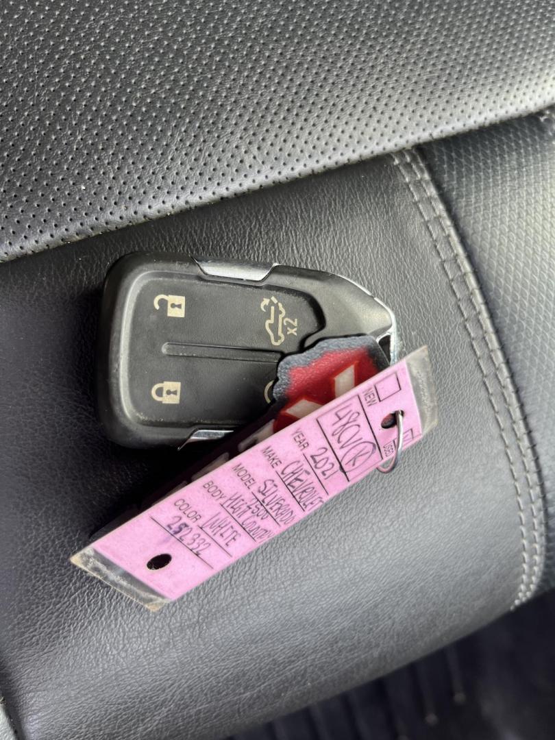 2021 White /Black Chevrolet Silverado 2500HD High Country Crew Cab Short Box 4WD (1GC4YREY0MF) with an 6.6L V8 OHV 16V DIESEL engine, Automatic transmission, located at 547 E. Main St., Orwell, OH, 44076, (440) 437-5893, 41.535435, -80.847855 - 2021 Chevrolet Silverado 2500 High Country Crew Cab 4WD – Loaded Luxury Duramax Beast with Massive Towing Power! This 2021 Chevrolet Silverado 2500 High Country Crew Cab 4WD is the ultimate top-of-the-line heavy-duty truck – premium luxury meets serious capability! Powered by the legendary 6.6L - Photo#38