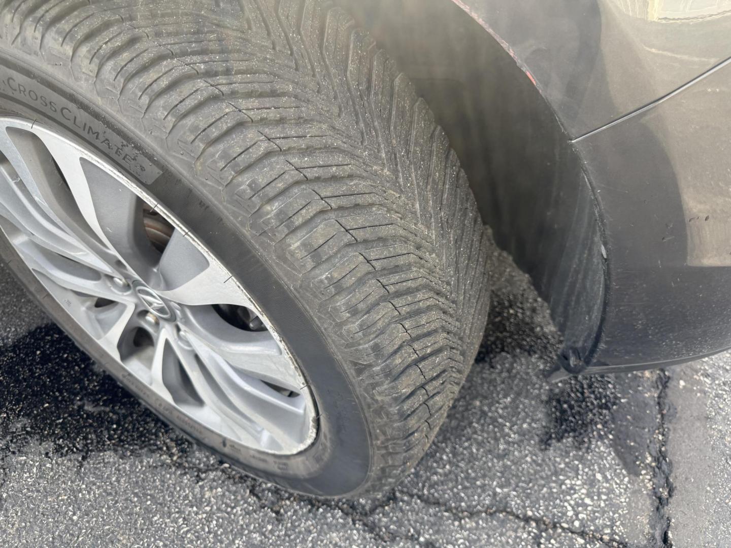 2016 Gray /Black Acura MDX SH-AWD 9-Spd AT w/Tech and Entertainment Package (5FRYD4H66GB) with an 3.5L V6 SOHC 24V engine, Automatic transmission, located at 547 E. Main St., Orwell, OH, 44076, (440) 437-5893, 41.535435, -80.847855 - 2016 Acura MDX SH-AWD with Technology & Rear Entertainment Packages – Luxury 3-Row SUV Loaded with Performance, Comfort, and Family Features! This stunning 2016 Acura MDX SH-AWD is the ultimate upscale family hauler that combines refined power, advanced safety, and premium luxury! Powered by a sm - Photo#4