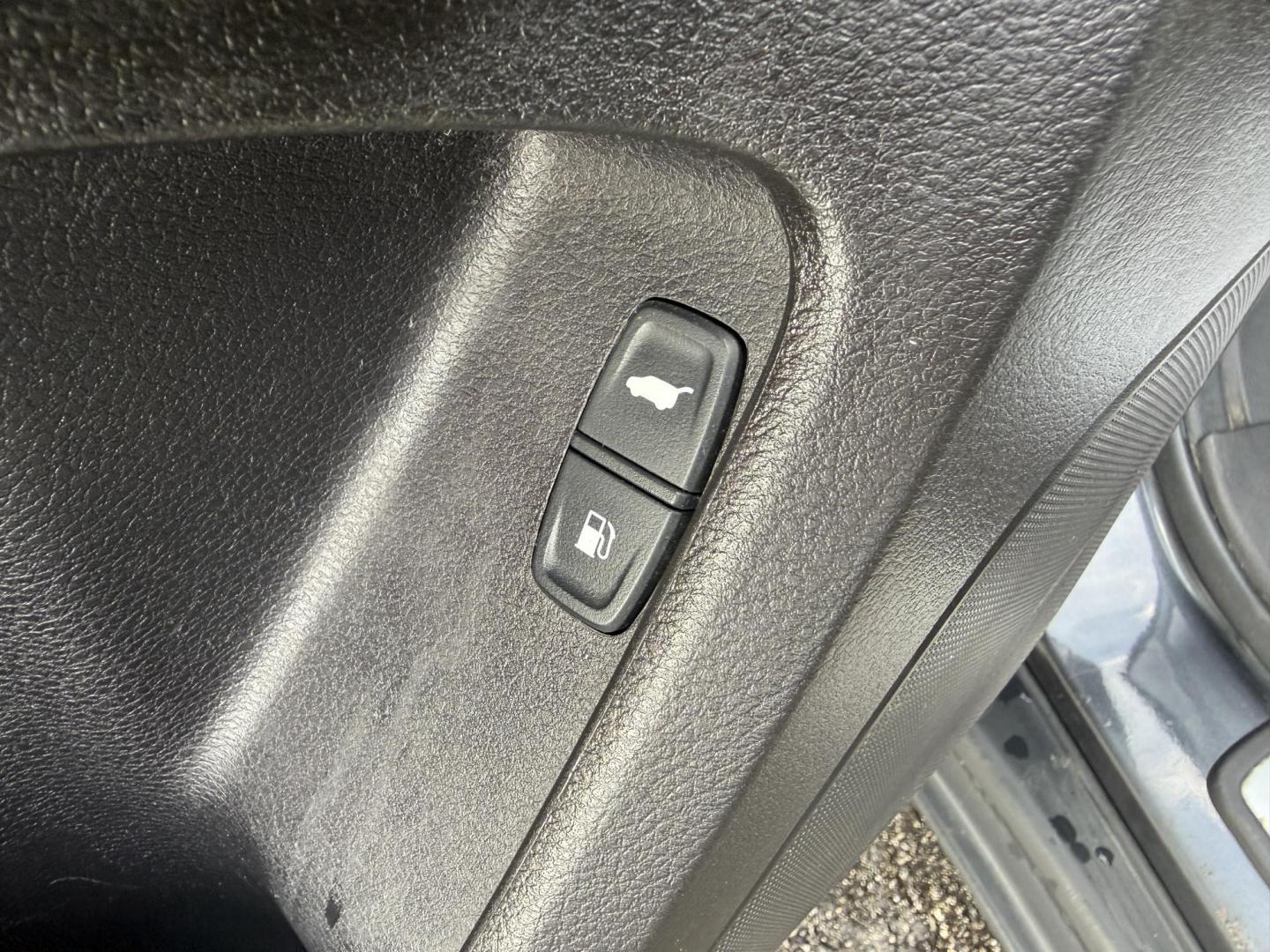 2016 Gray /Black Acura MDX SH-AWD 9-Spd AT w/Tech and Entertainment Package (5FRYD4H66GB) with an 3.5L V6 SOHC 24V engine, Automatic transmission, located at 547 E. Main St., Orwell, OH, 44076, (440) 437-5893, 41.535435, -80.847855 - 2016 Acura MDX SH-AWD with Technology & Rear Entertainment Packages – Luxury 3-Row SUV Loaded with Performance, Comfort, and Family Features! This stunning 2016 Acura MDX SH-AWD is the ultimate upscale family hauler that combines refined power, advanced safety, and premium luxury! Powered by a sm - Photo#20