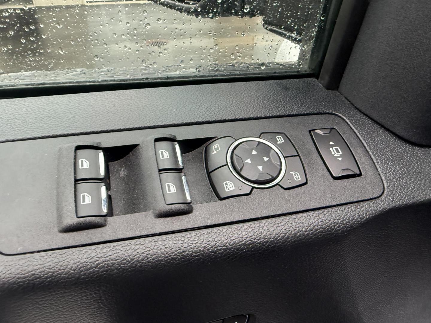 2020 White /Black Ford F-350 SD Lariat Crew Cab 4WD (1FT8W3B68LE) with an 6.2L V8 OHV 16V engine, Automatic transmission, located at 11115 Chardon Rd. , Chardon, OH, 44024, (440) 214-9705, 41.580246, -81.241943 - 2020 Ford F-350 Lariat Crew Cab 4WD – Loaded Heavy-Duty Luxury Truck with Massive Towing & FX4 Off-Road Capability! This 2020 Ford F-350 Lariat Crew Cab 4WD is a top-tier heavy-duty truck that combines premium luxury with serious work capability! Powered by the strong 6.2L V8 engine mated to a sm - Photo#21