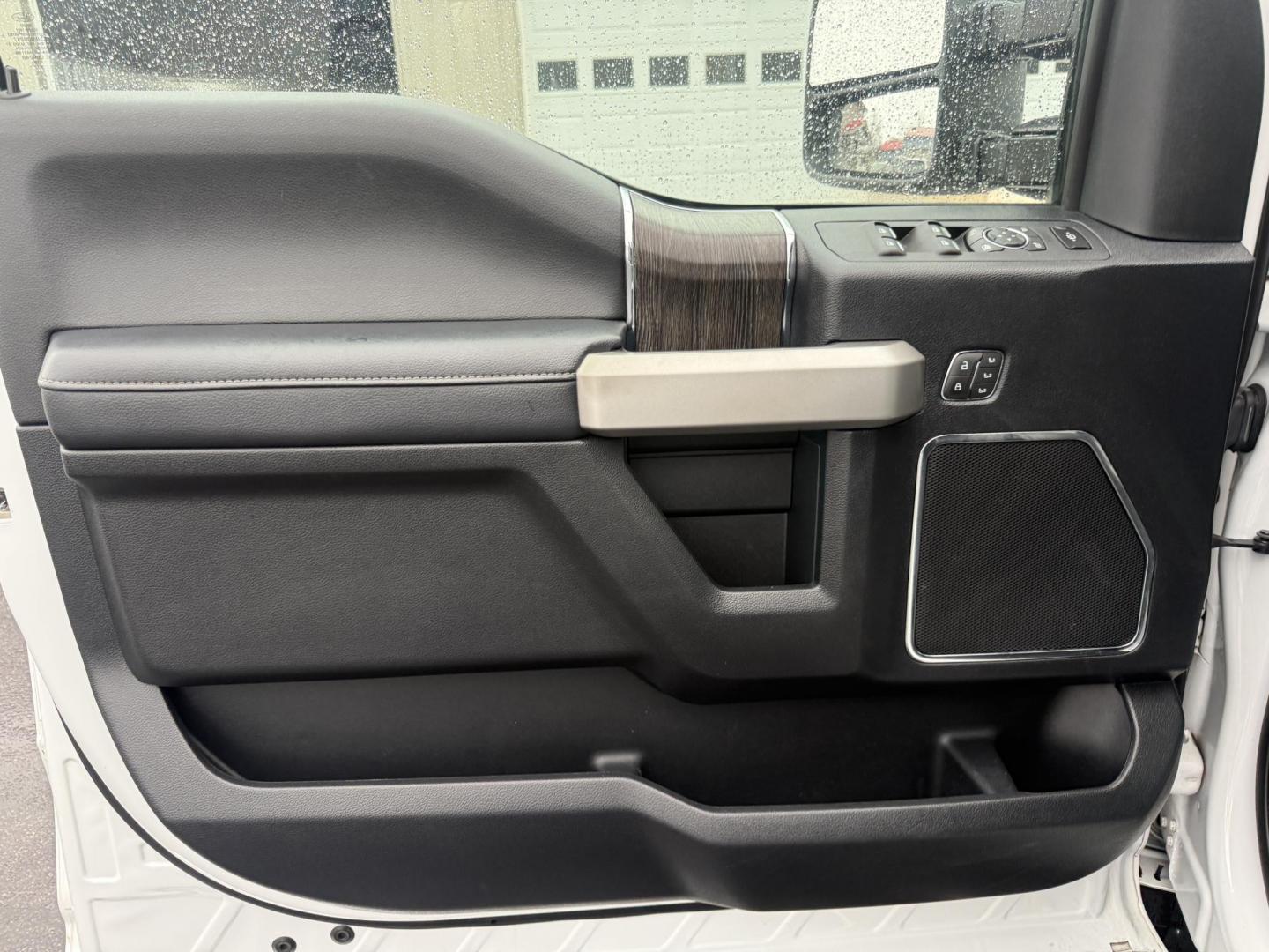 2020 White /Black Ford F-350 SD Lariat Crew Cab 4WD (1FT8W3B68LE) with an 6.2L V8 OHV 16V engine, Automatic transmission, located at 11115 Chardon Rd. , Chardon, OH, 44024, (440) 214-9705, 41.580246, -81.241943 - 2020 Ford F-350 Lariat Crew Cab 4WD – Loaded Heavy-Duty Luxury Truck with Massive Towing & FX4 Off-Road Capability! This 2020 Ford F-350 Lariat Crew Cab 4WD is a top-tier heavy-duty truck that combines premium luxury with serious work capability! Powered by the strong 6.2L V8 engine mated to a sm - Photo#20